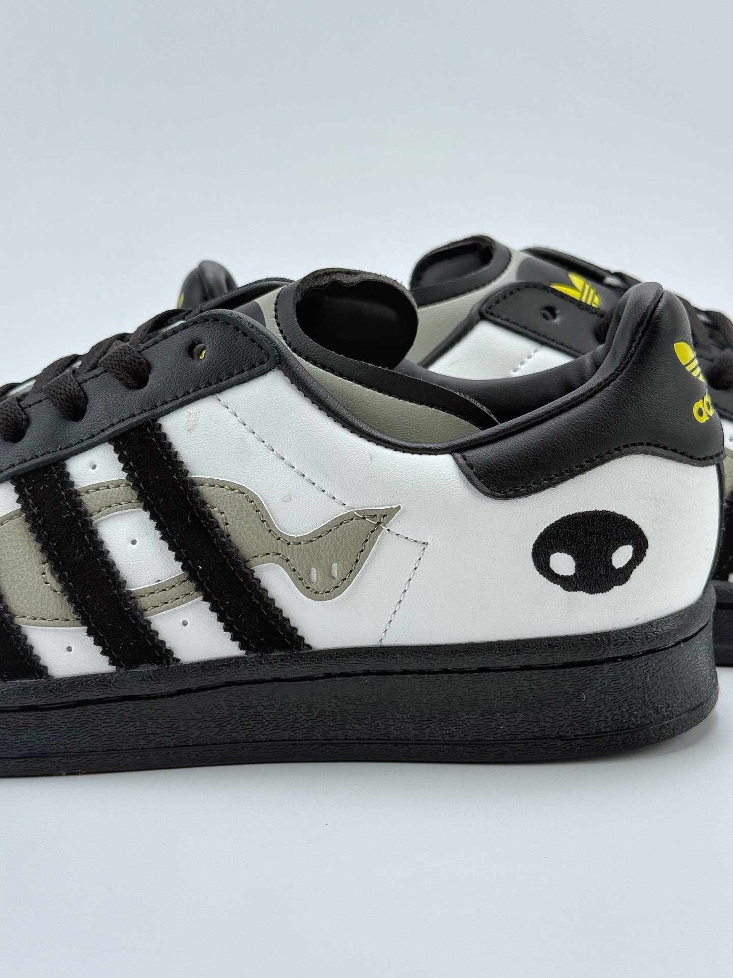150 AD Originals Superstar x OFFGOD 82 贝壳头 灰黑   JQ8778
