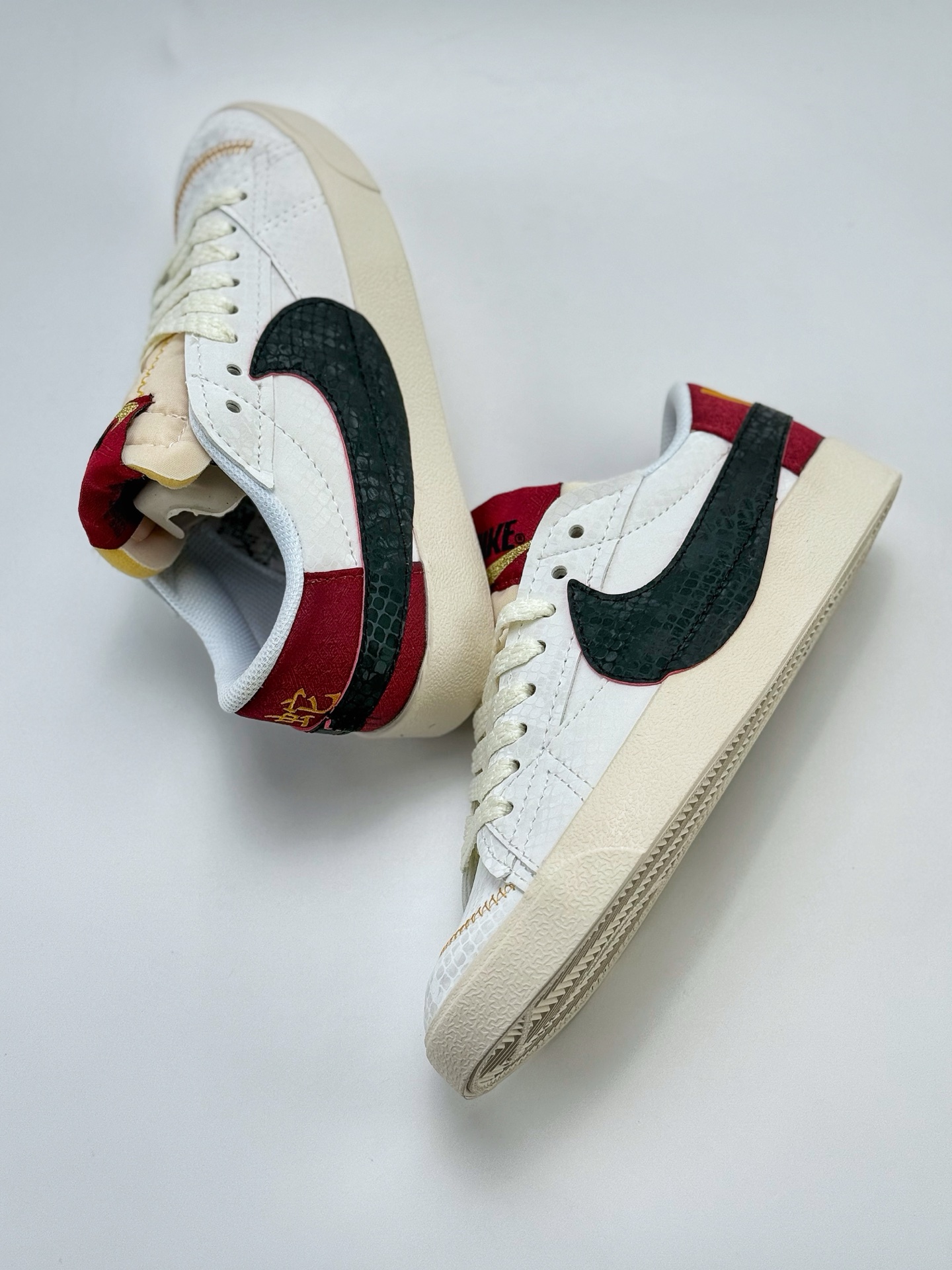 NK Blazer Low 77 JUMBO 蛇年限定 白黑红蟒纹 复古经典开拓者 DQ1470-138