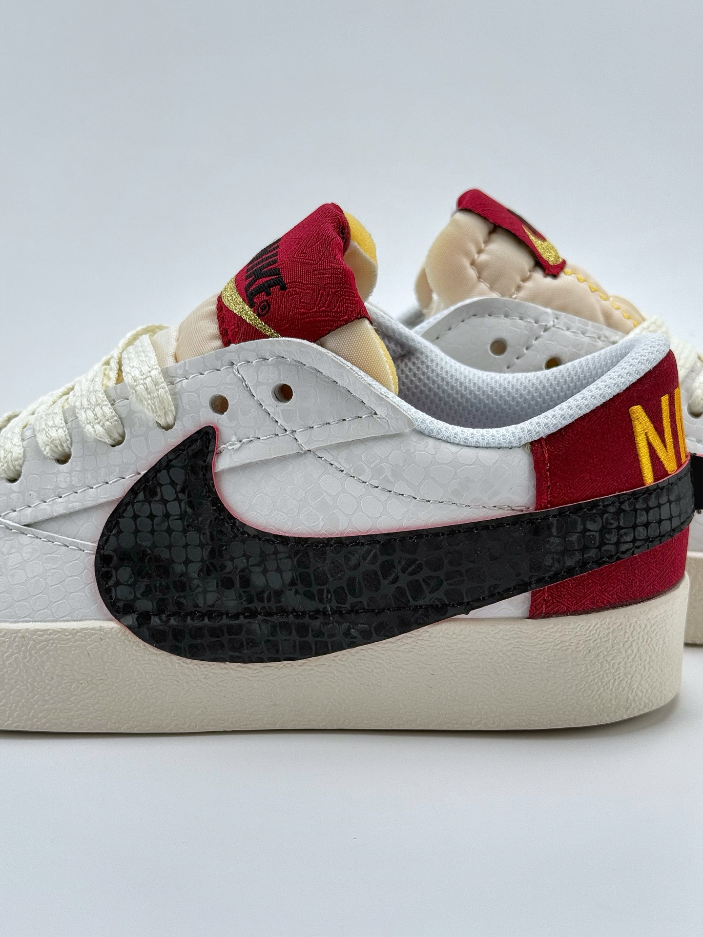 NK Blazer Low 77 JUMBO 蛇年限定 白黑红蟒纹 复古经典开拓者 DQ1470-138