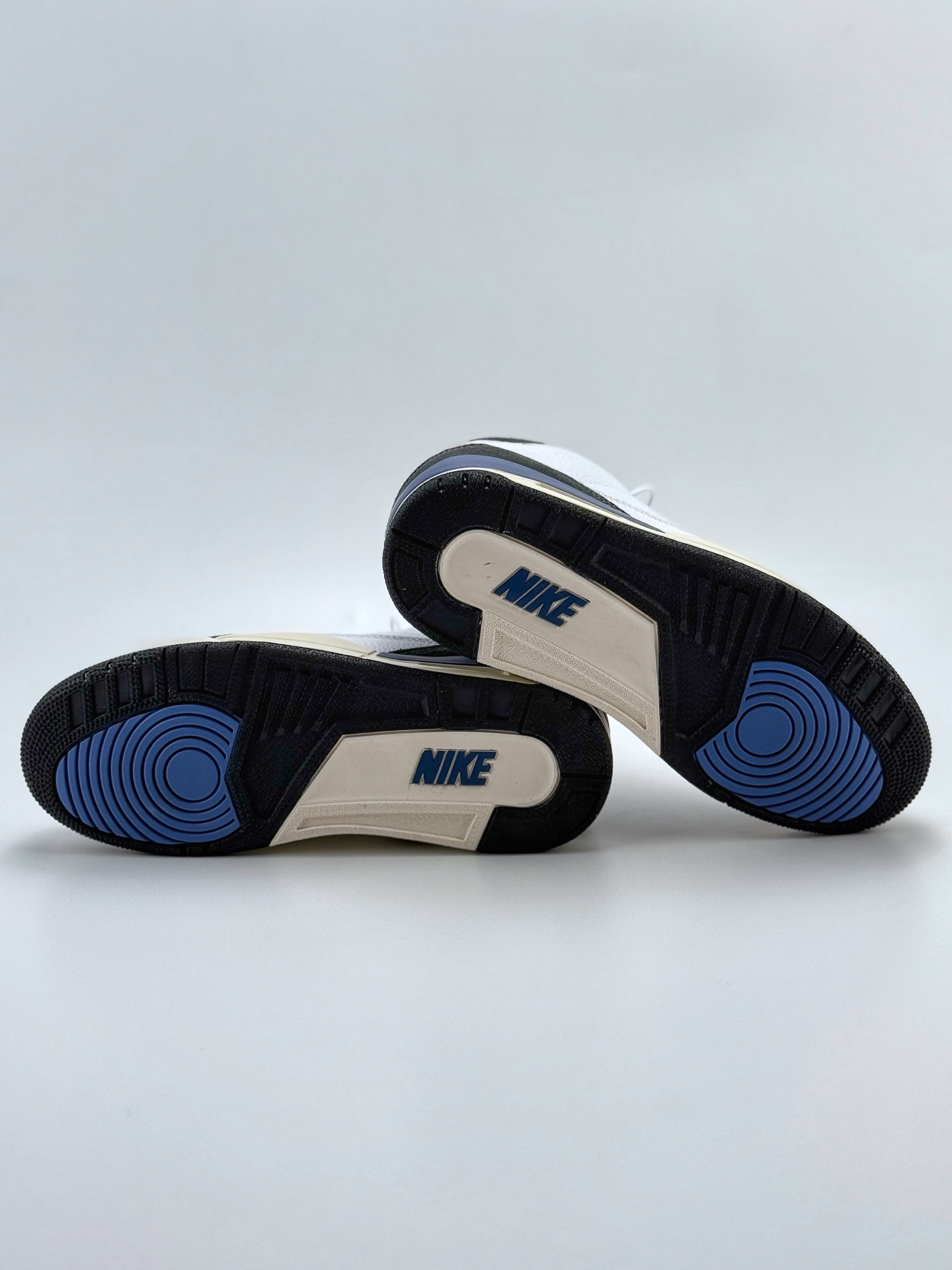 240 Air Jordan 3 Retro x A Ma Maniére ”DIFFUSED BLUE” 白蓝  HV8571-100