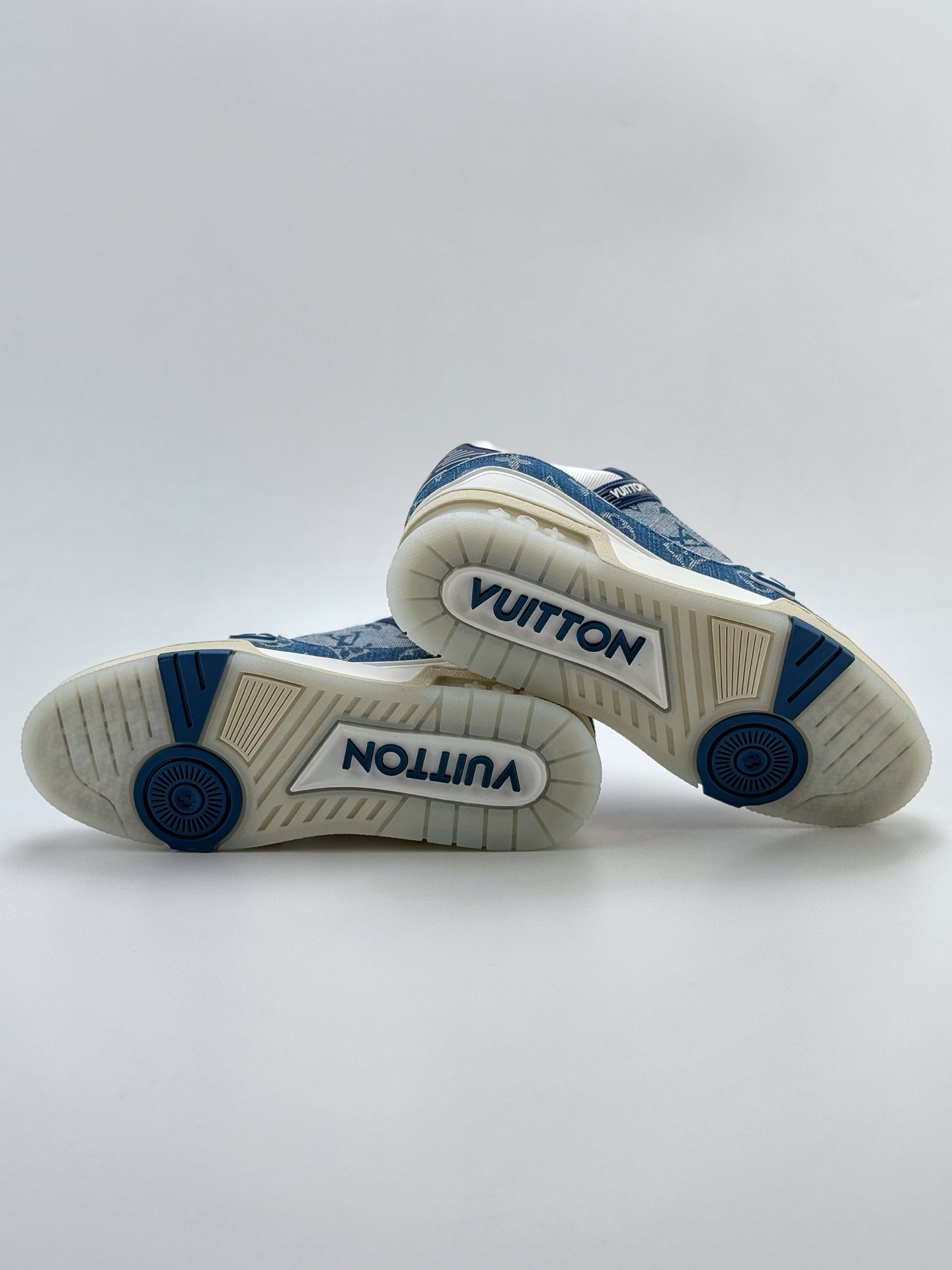550（正确版本） 新货Louis Vuitton 路易威登 LV Trainer 低帮休闲板鞋