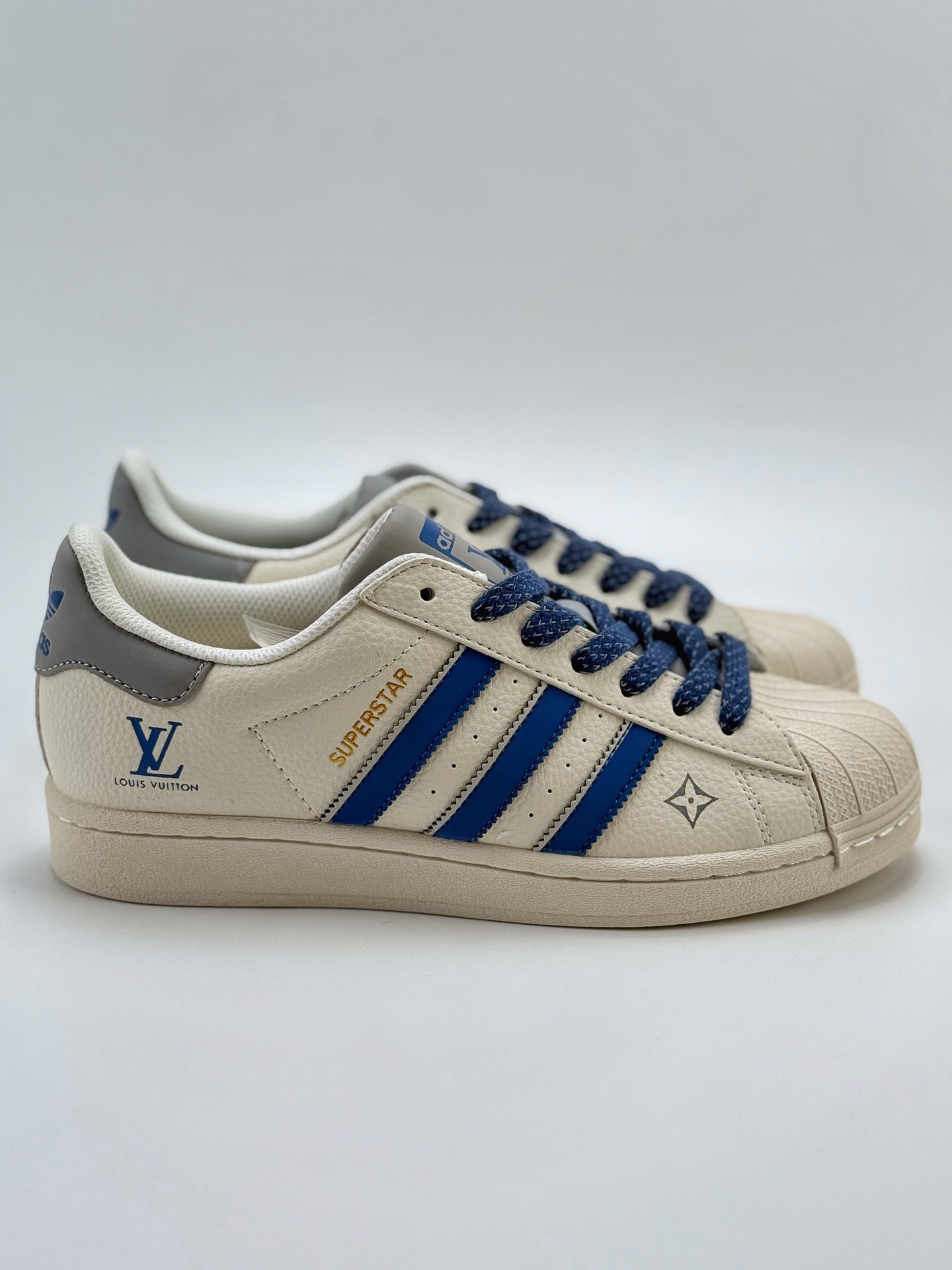 220 AD Originals Superstar x Louis Vuitton 白蓝 采用全新头层拼接皮革材质 后跟采用特色3D立体印字  渠道正品订单 诠释市场最高工艺水平 全鞋进口头层皮料打造 区别市面普通版本，进出专柜无压力   SD6806CC Size：36-45