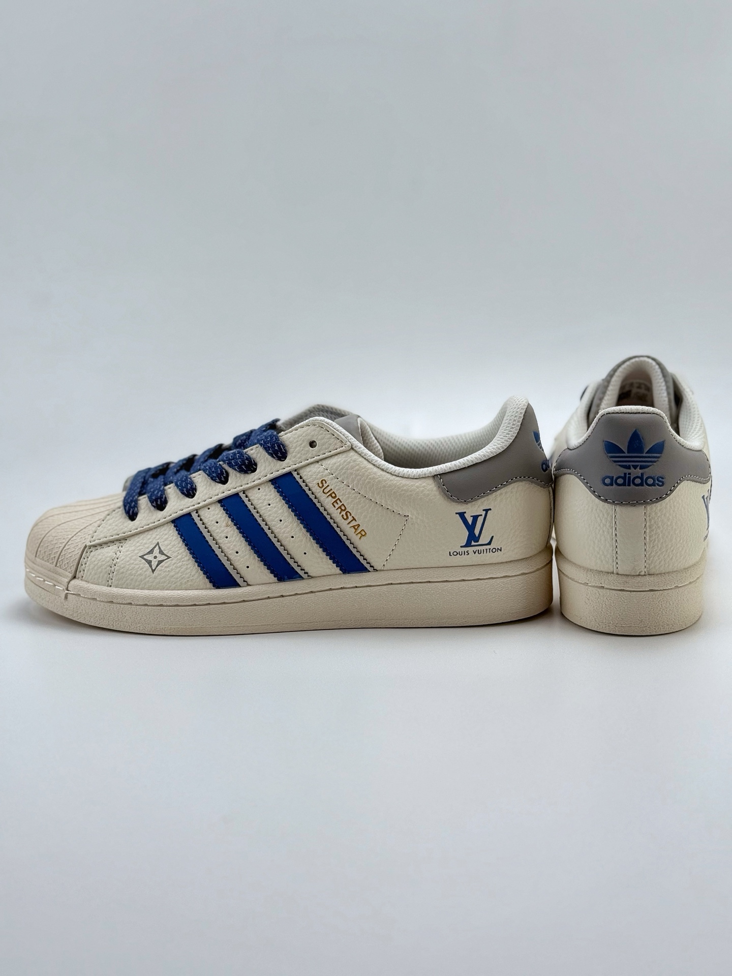220 AD Originals Superstar x Louis Vuitton 白蓝 采用全新头层拼接皮革材质 后跟采用特色3D立体印字  渠道正品订单 诠释市场最高工艺水平 全鞋进口头层皮料打造 区别市面普通版本，进出专柜无压力   SD6806CC Size：36-45