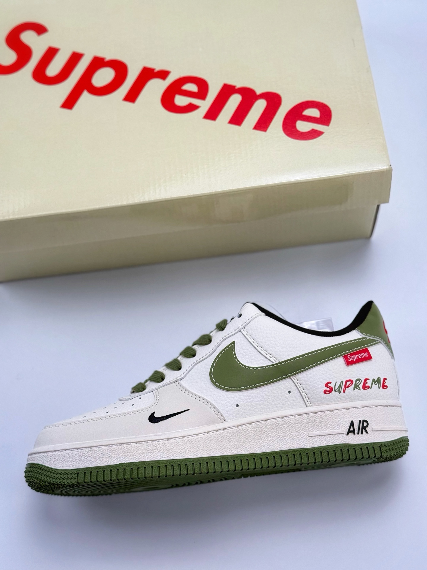 260 Nike Air Force 1 Low 07 x Supreme 白绿小钩  XS1958-566