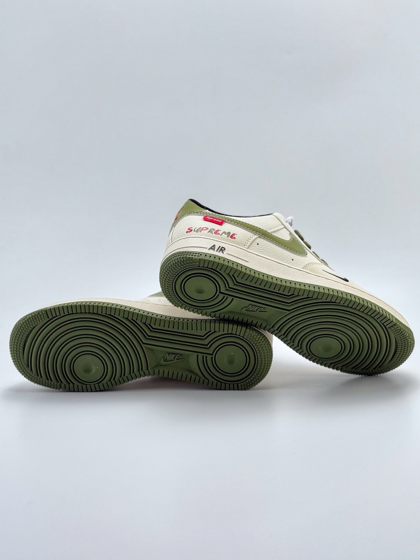 260 Nike Air Force 1 Low 07 x Supreme 白绿小钩  XS1958-566