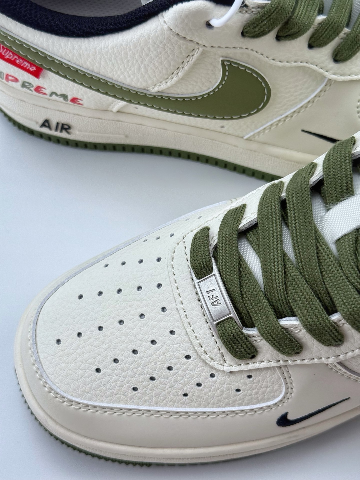 260 Nike Air Force 1 Low 07 x Supreme 白绿小钩  XS1958-566