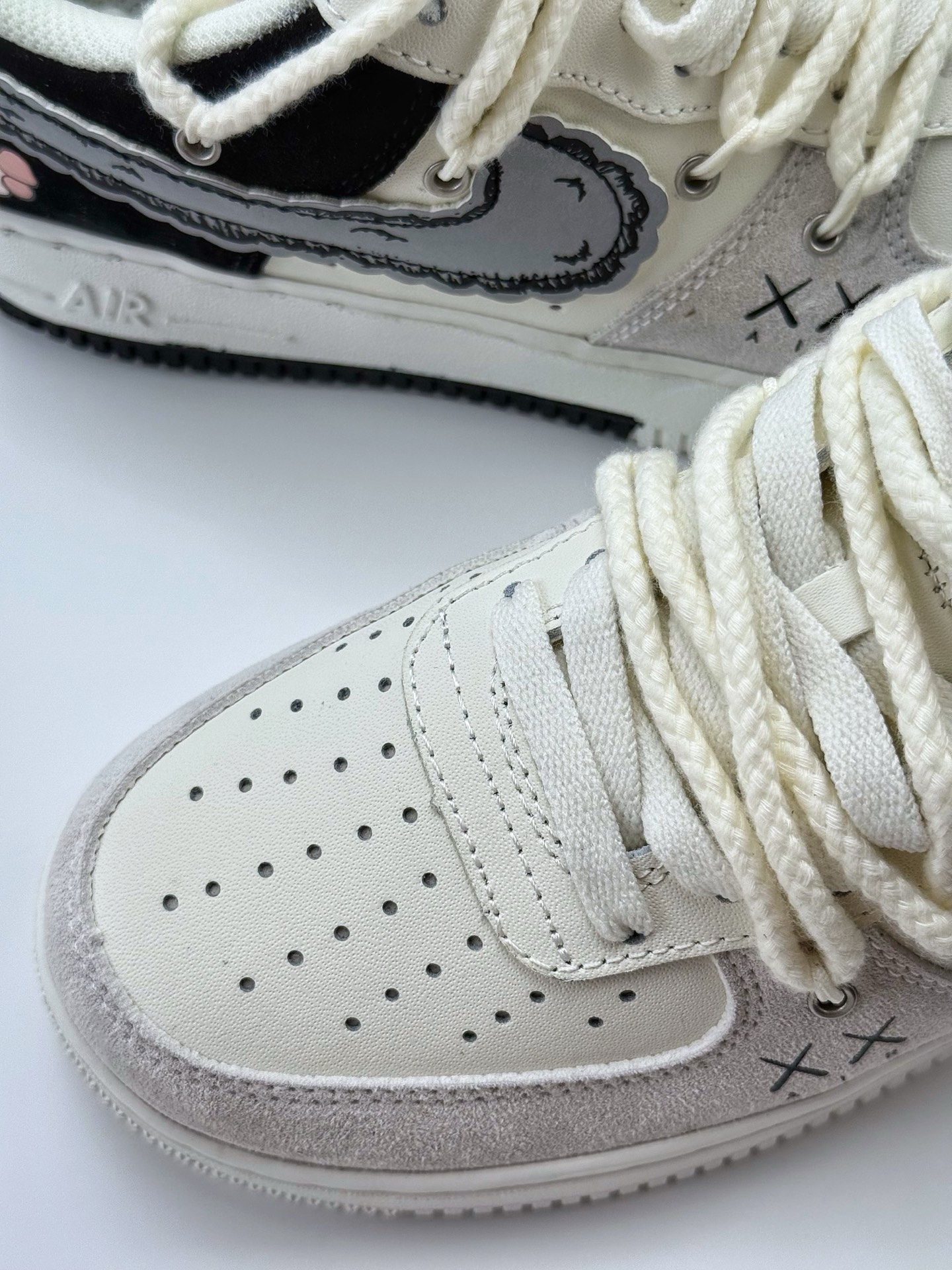 260 Nike Air Force 1 Low 07 x KAWS 白黑绑带  SL-888833