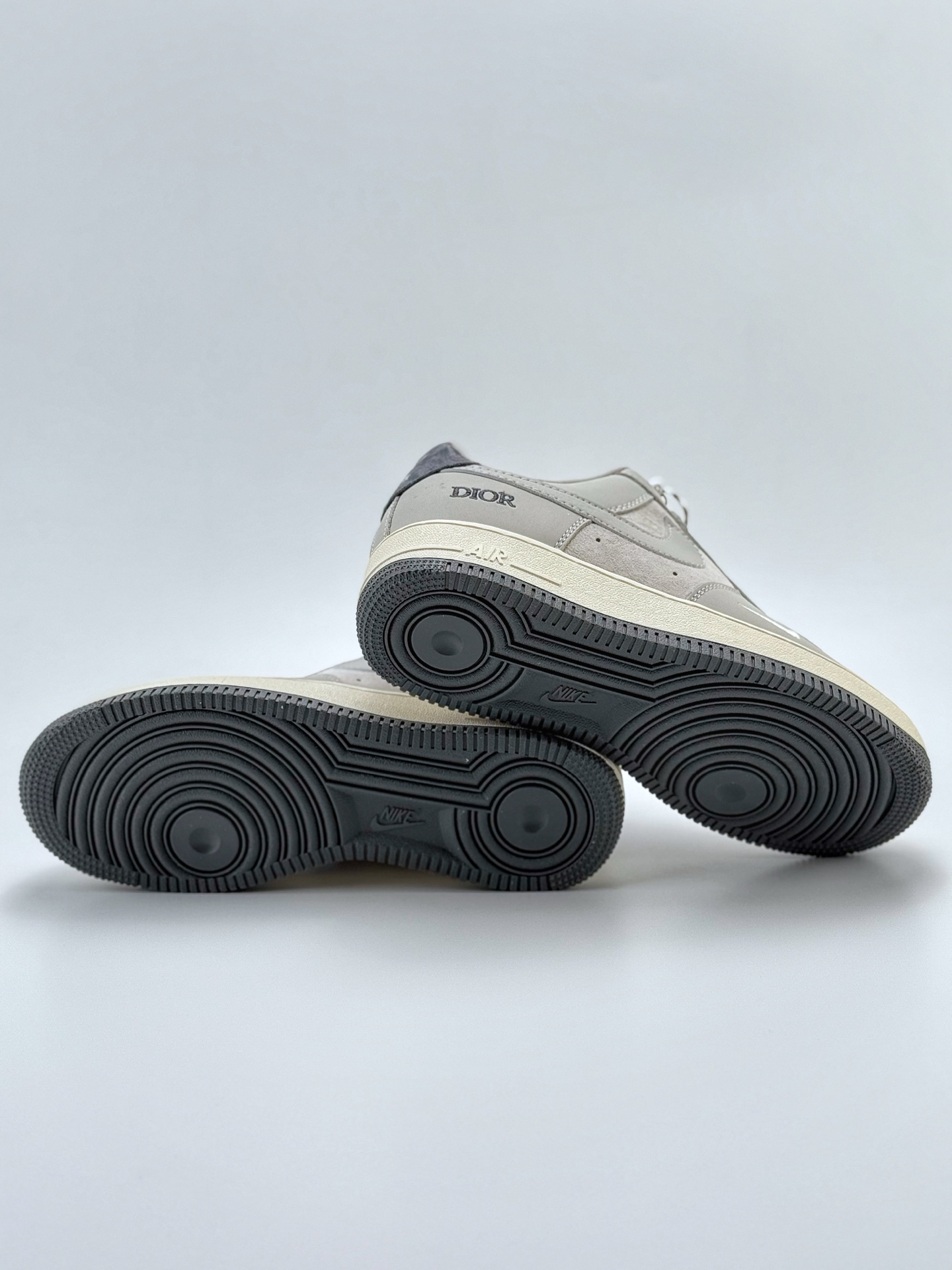 260 Nike Air Force 1 Low 07 x DIOR 灰白小钩  DF0188-041