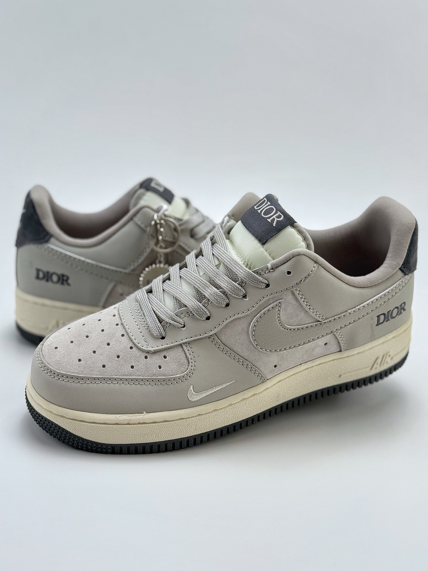 260 Nike Air Force 1 Low 07 x DIOR 灰白小钩  DF0188-041