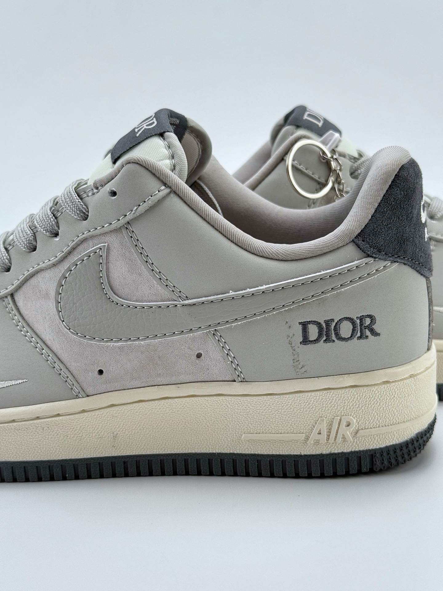 260 Nike Air Force 1 Low 07 x DIOR 灰白小钩  DF0188-041