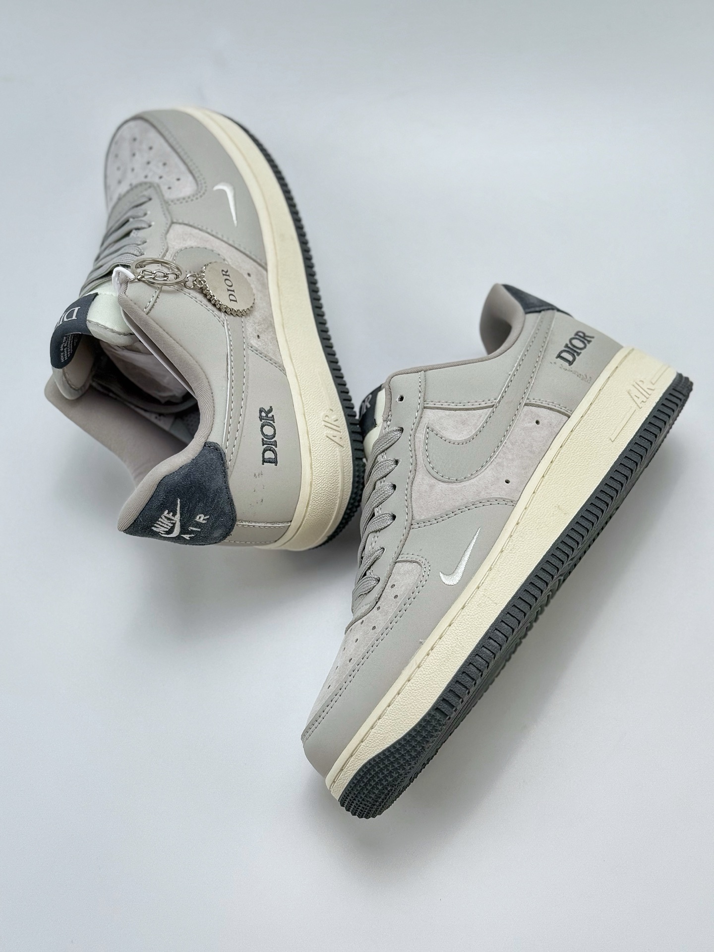 260 Nike Air Force 1 Low 07 x DIOR 灰白小钩  DF0188-041