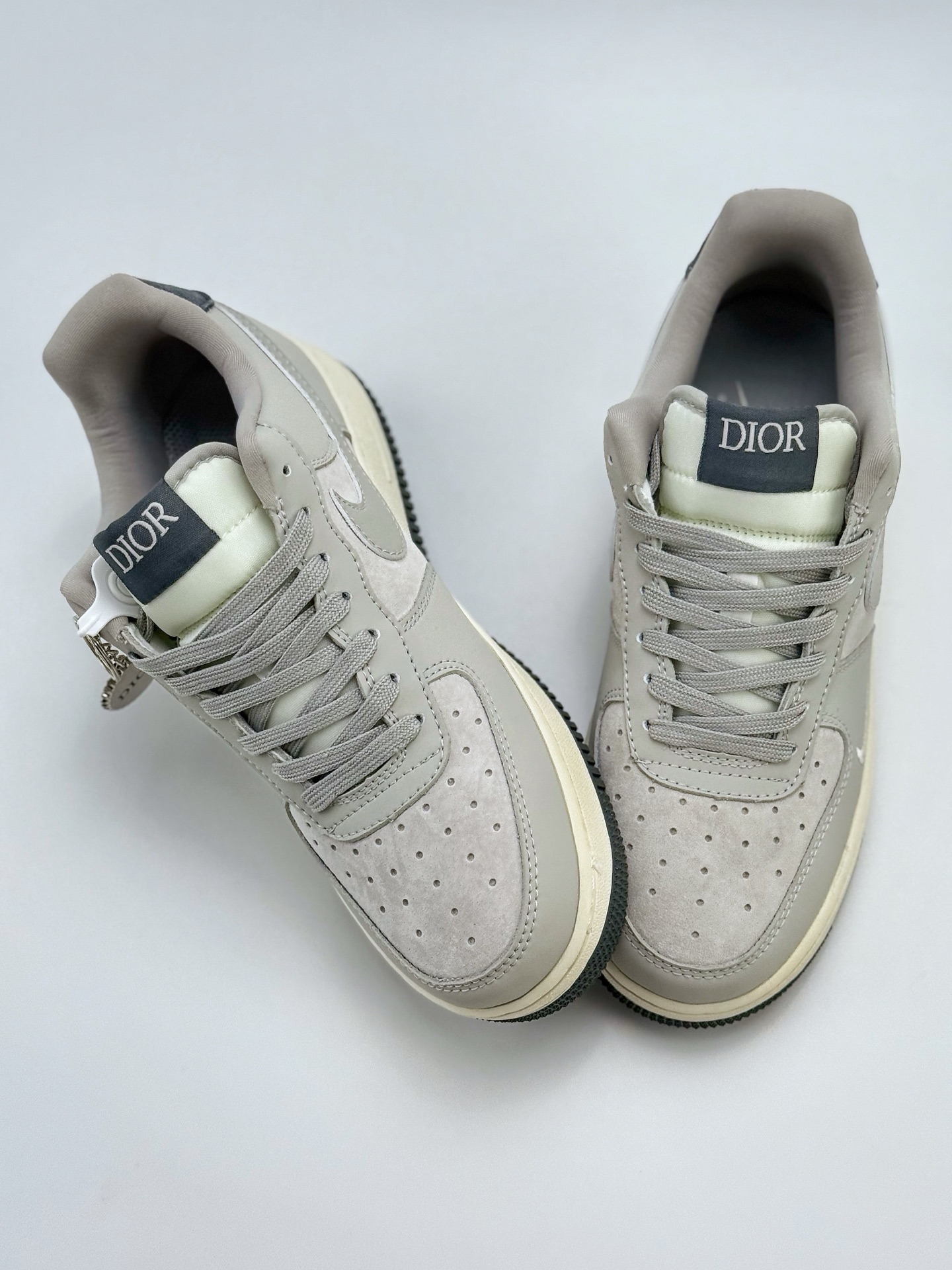 260 Nike Air Force 1 Low 07 x DIOR 灰白小钩  DF0188-041