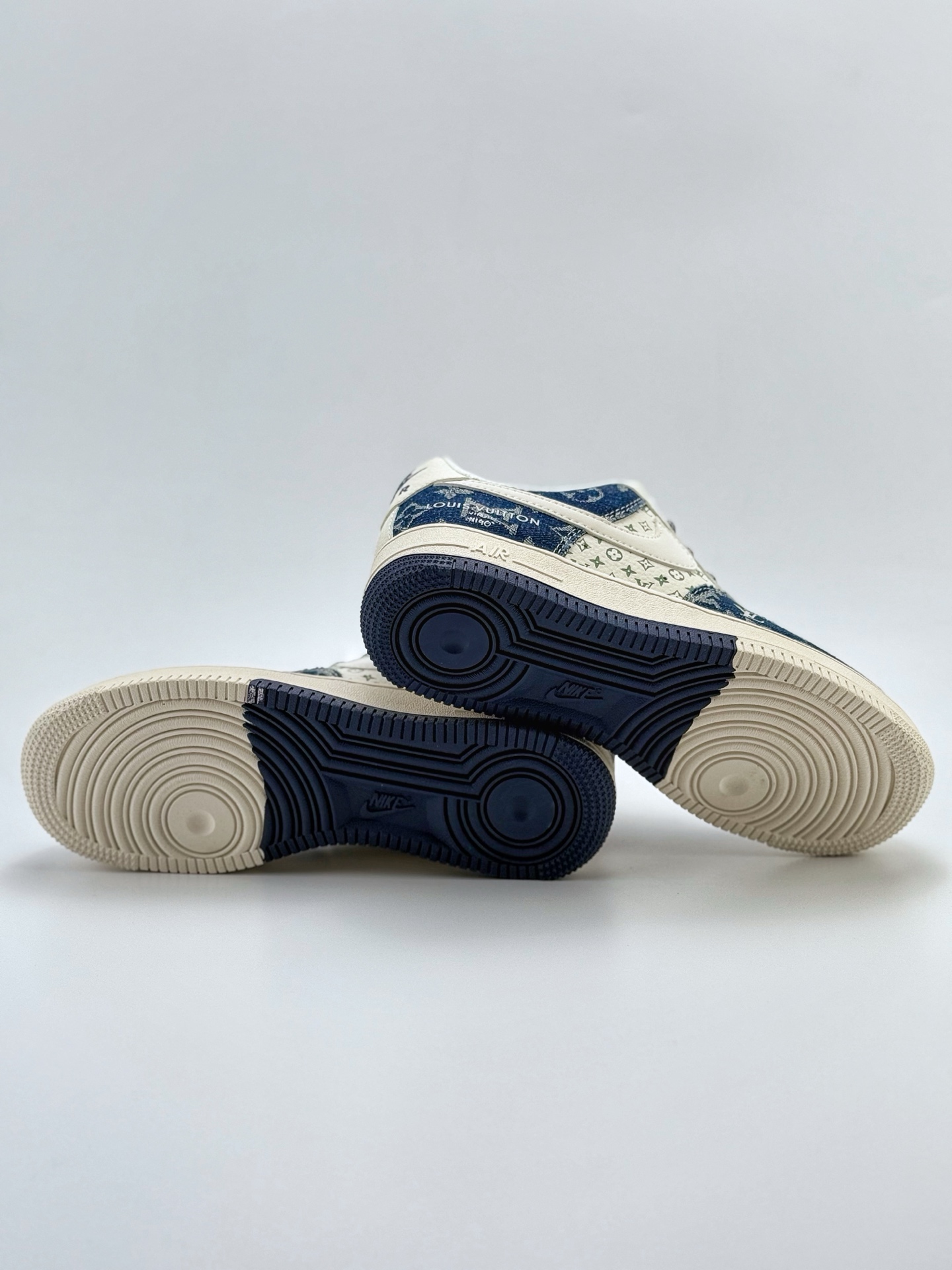 260 Nike Air Force 1 Low 07 x Louis Vuitton 白蓝满天星 YX5066-318