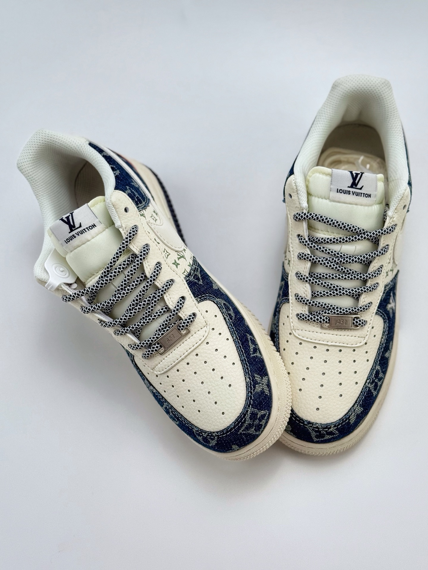 260 Nike Air Force 1 Low 07 x Louis Vuitton 白蓝满天星 YX5066-318