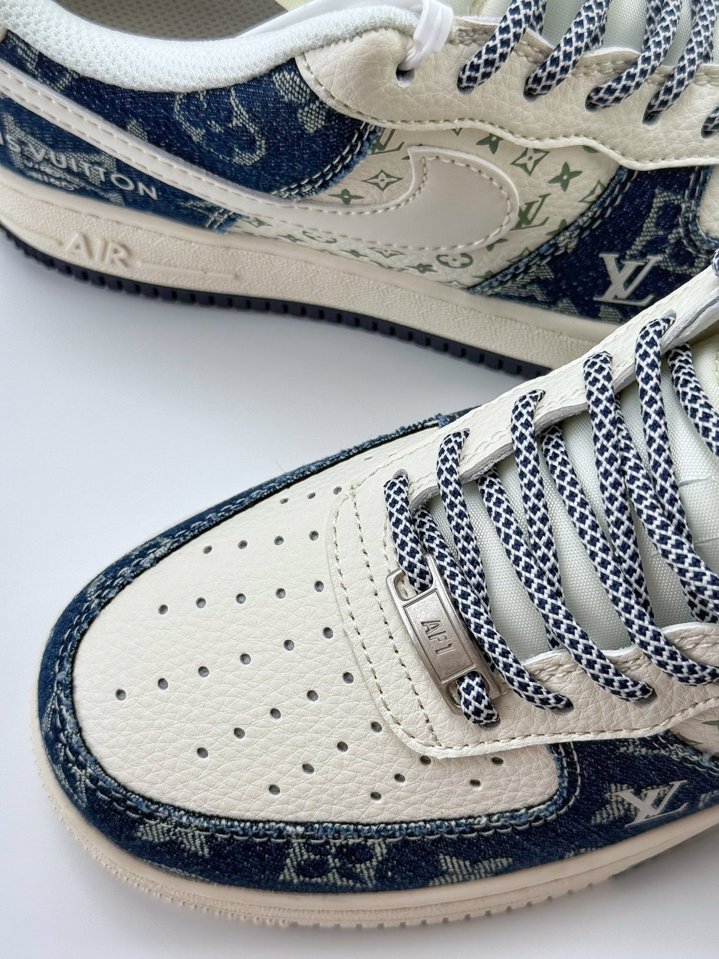 260 Nike Air Force 1 Low 07 x Louis Vuitton 白蓝满天星 YX5066-318