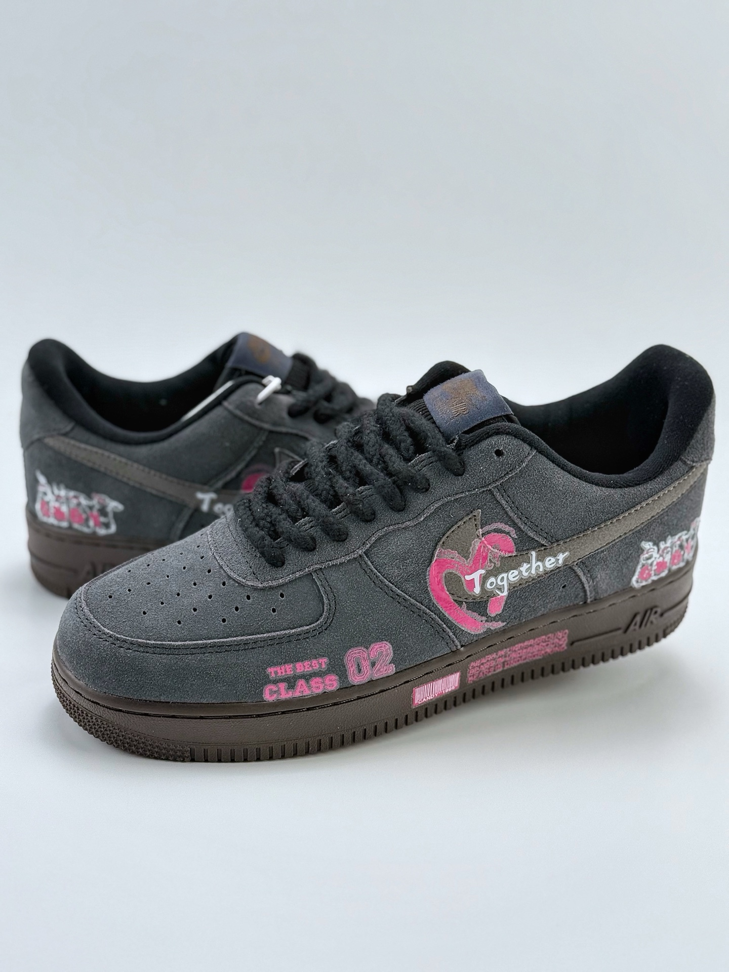 260 Nike Air Force 1 Low 07 深灰粉涂鸦  DO6730-010