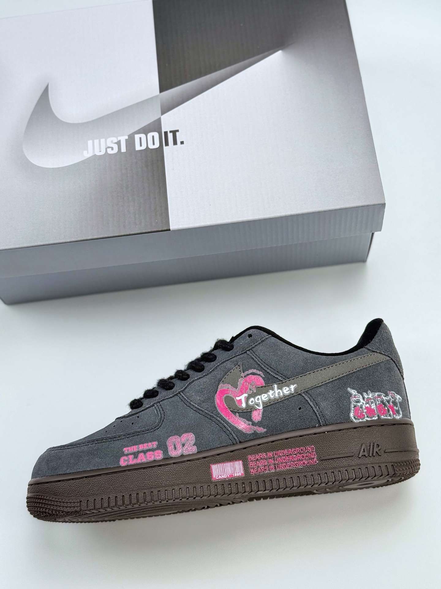260 Nike Air Force 1 Low 07 深灰粉涂鸦  DO6730-010