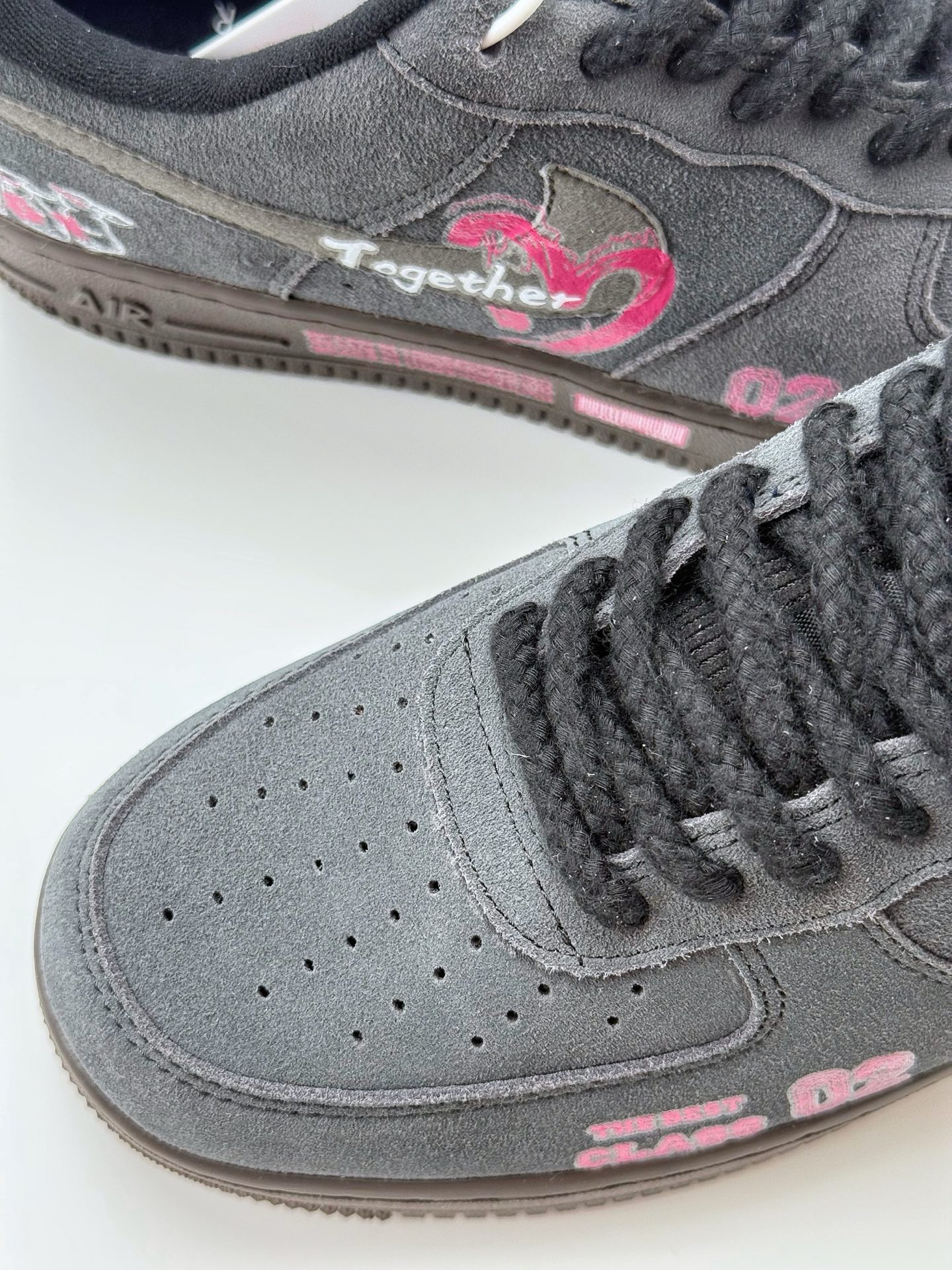 260 Nike Air Force 1 Low 07 深灰粉涂鸦  DO6730-010