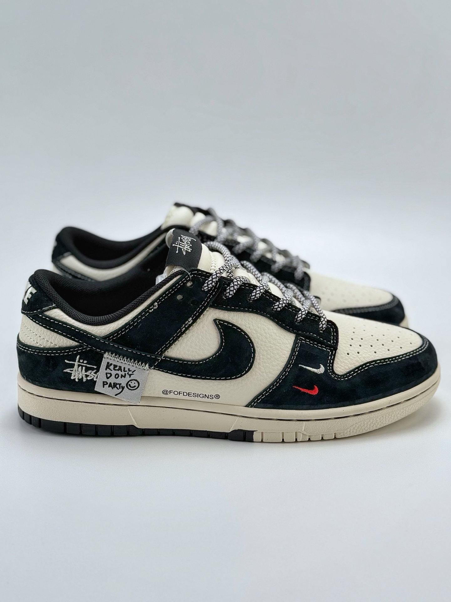 280 Nike SB Dunk Low x Stussy 黑白双小钩满天星 YX5066-295