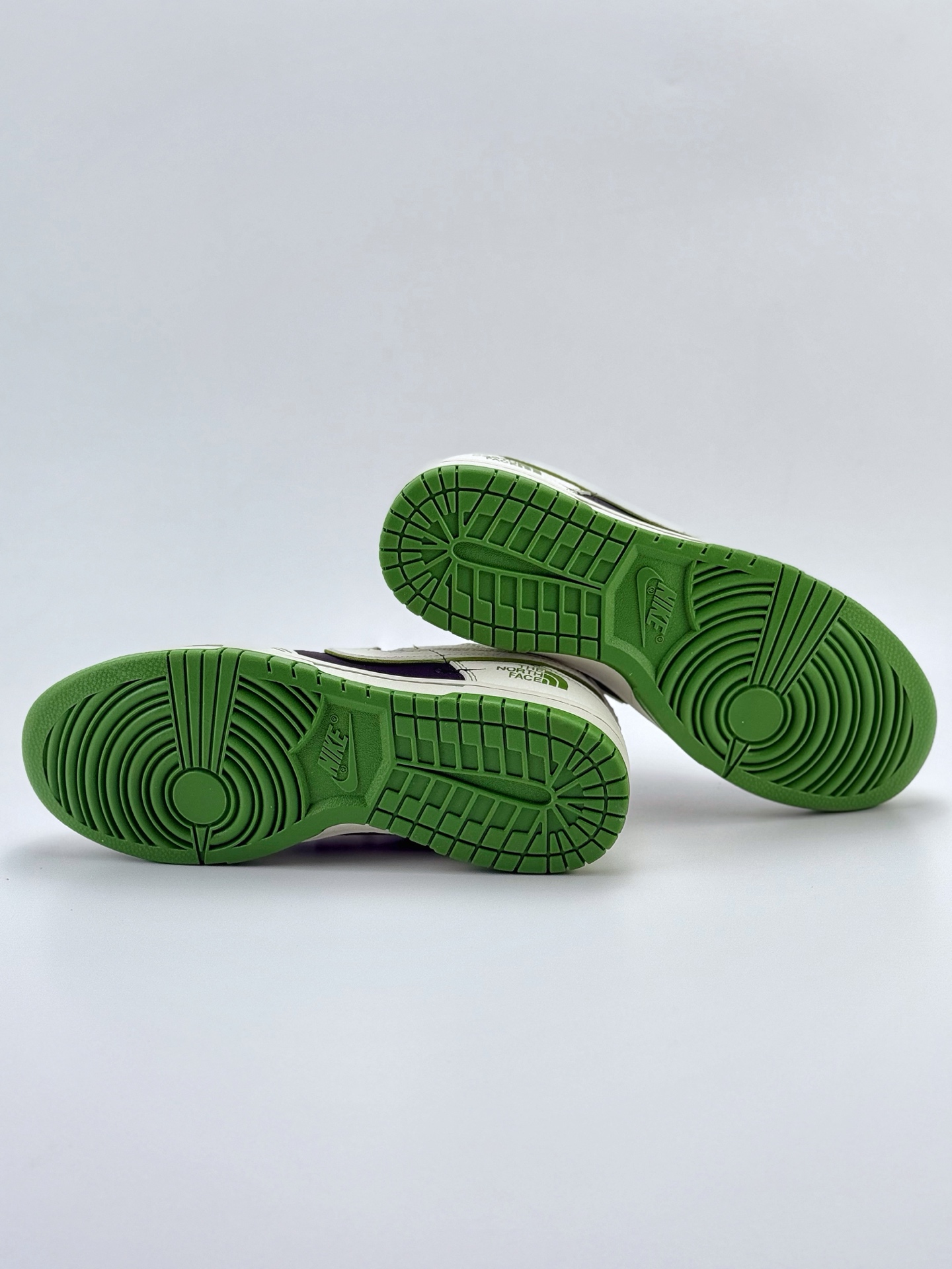 280 Nike SB Dunk Low x The North Face 白黑绿三小钩  SC9207-405