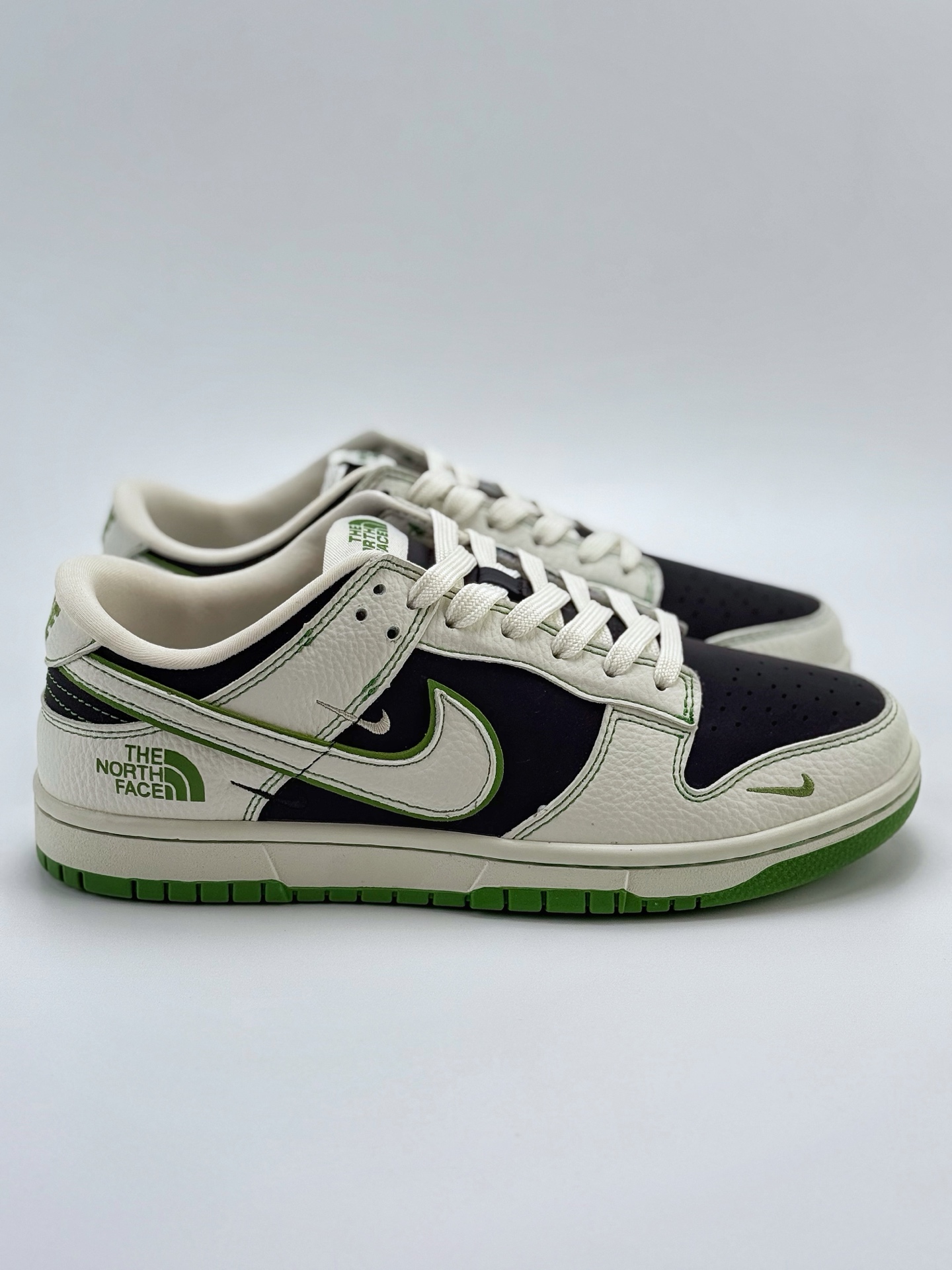 280 Nike SB Dunk Low x The North Face 白黑绿三小钩  SC9207-405