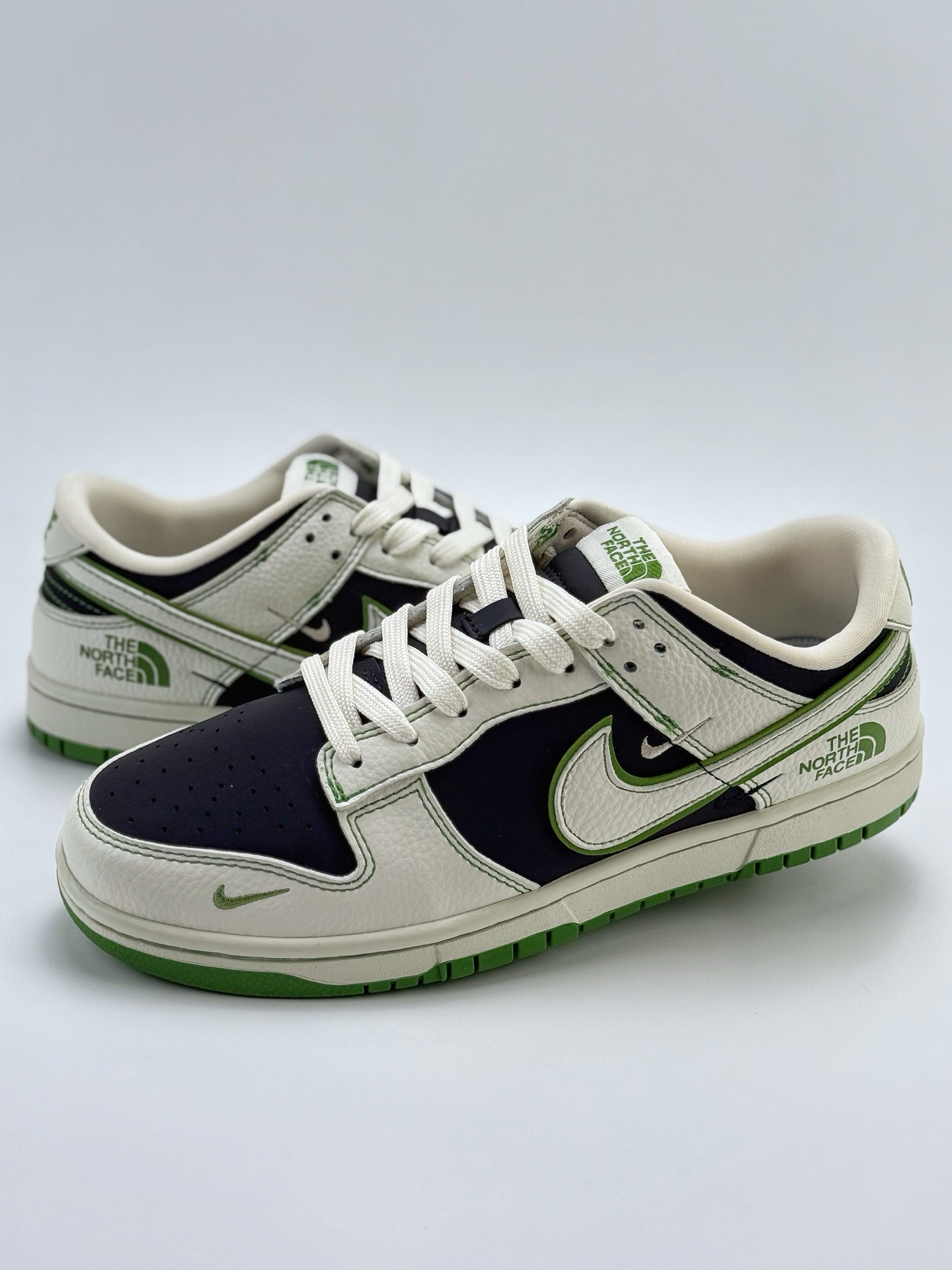 280 Nike SB Dunk Low x The North Face 白黑绿三小钩  SC9207-405