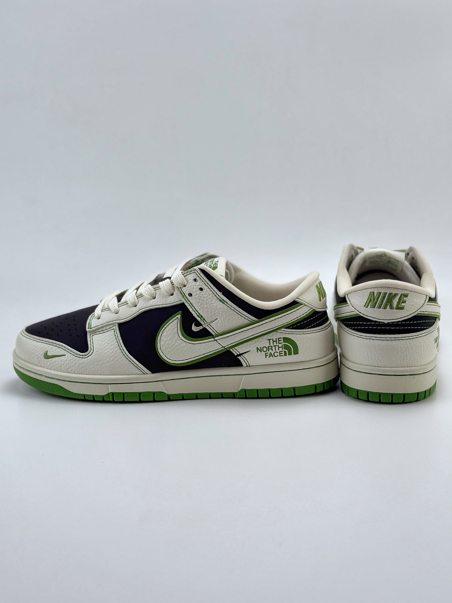 280 Nike SB Dunk Low x The North Face 白黑绿三小钩  SC9207-405