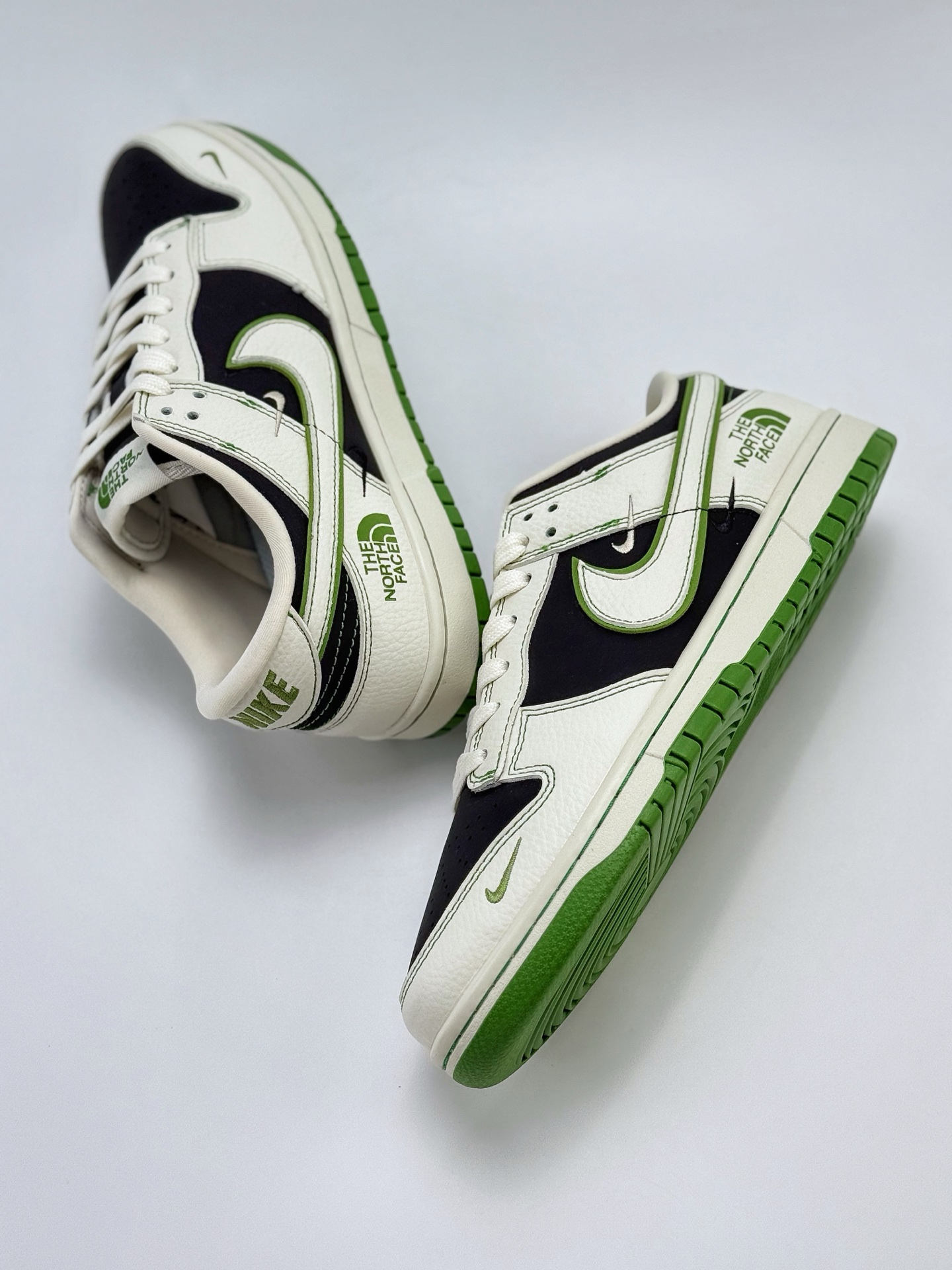 280 Nike SB Dunk Low x The North Face 白黑绿三小钩  SC9207-405