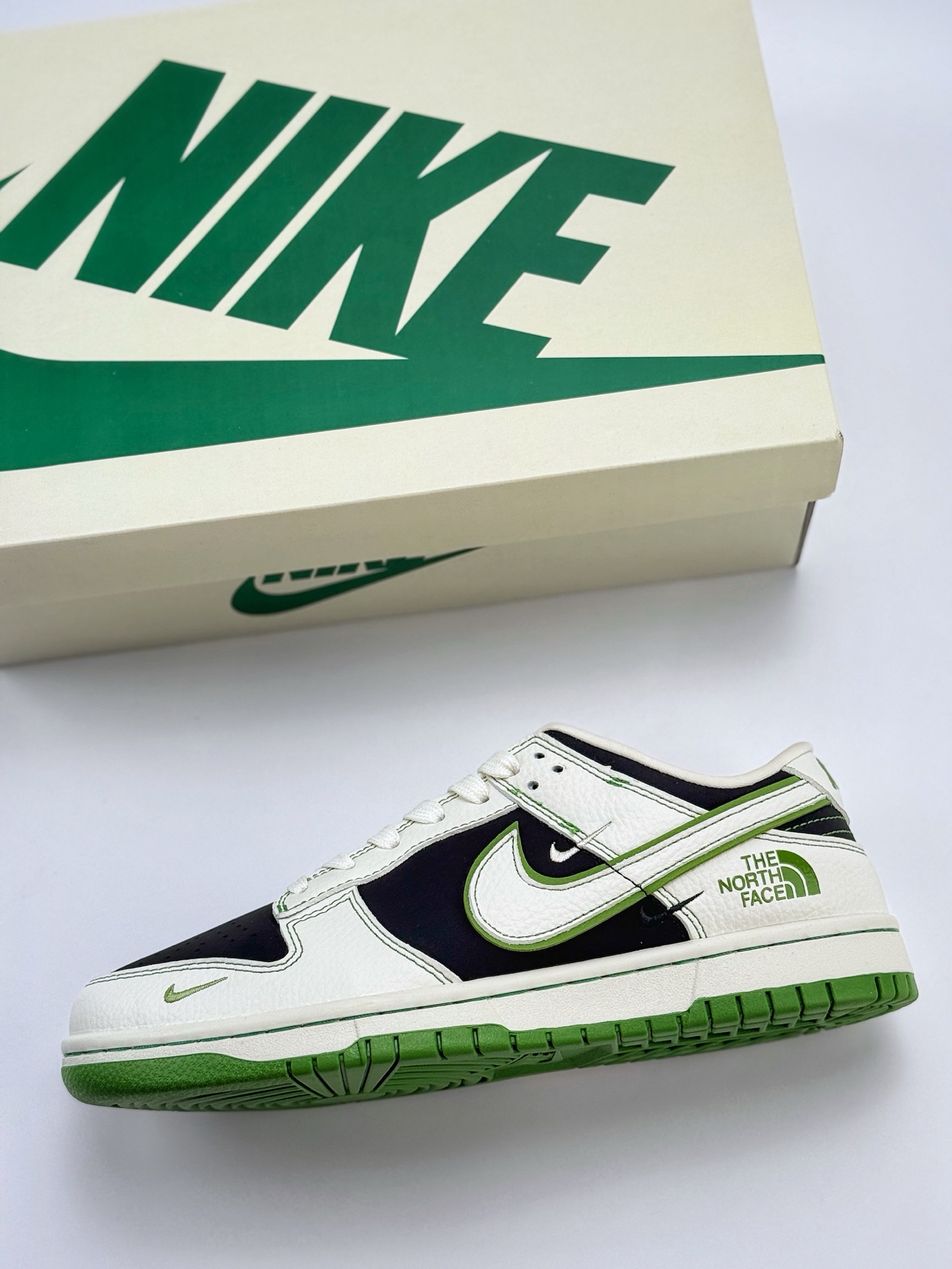 280 Nike SB Dunk Low x The North Face 白黑绿三小钩  SC9207-405