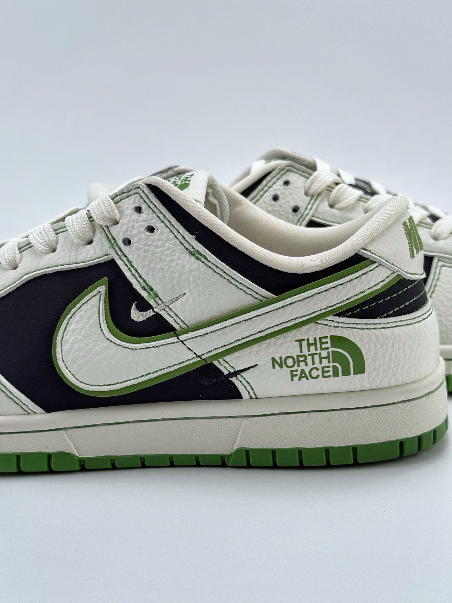 280 Nike SB Dunk Low x The North Face 白黑绿三小钩  SC9207-405