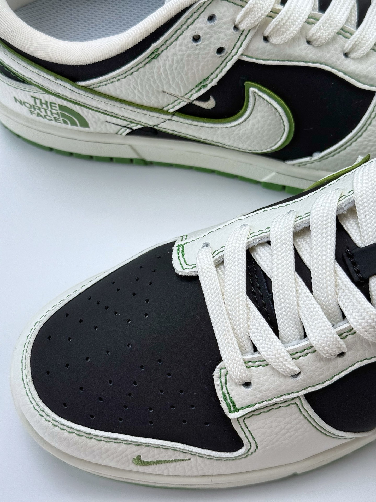 280 Nike SB Dunk Low x The North Face 白黑绿三小钩  SC9207-405
