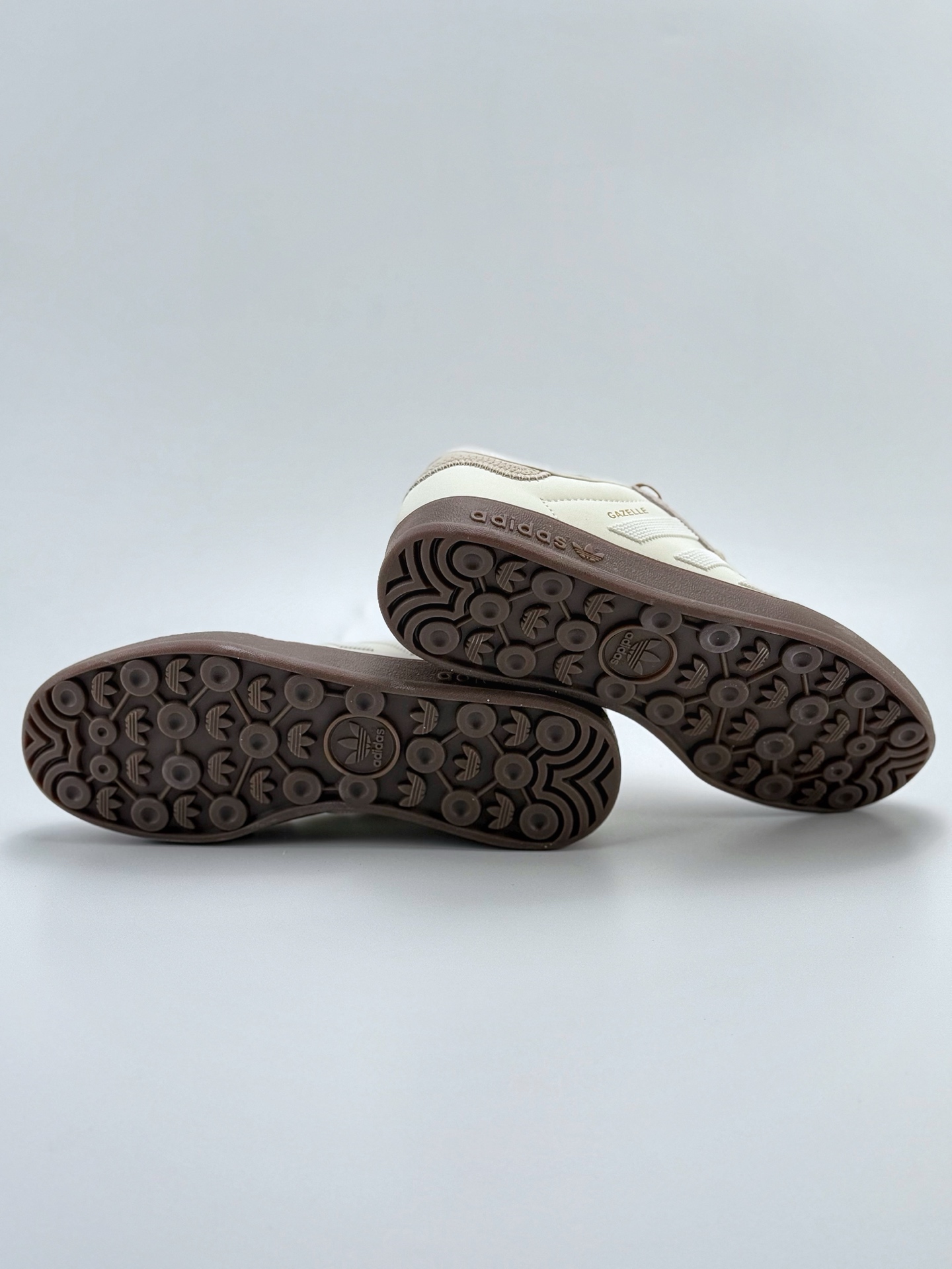 150 adidas Originals Gazelle x CLOT 米色 三叶草休闲防滑耐磨低帮板鞋  IH3719