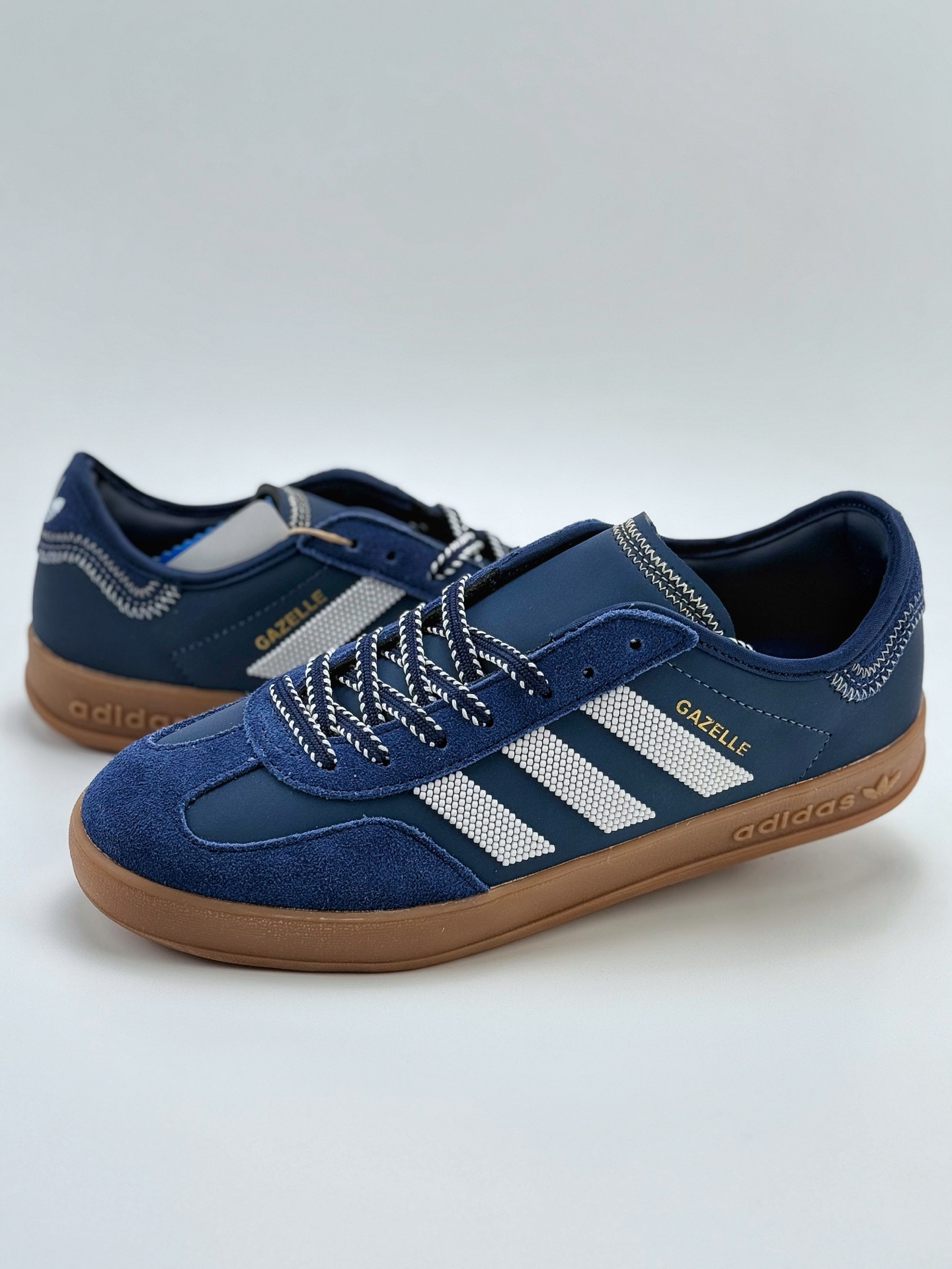 150 adidas Originals Gazelle x CLOT 蓝色 三叶草休闲防滑耐磨低帮板鞋  IH3725
