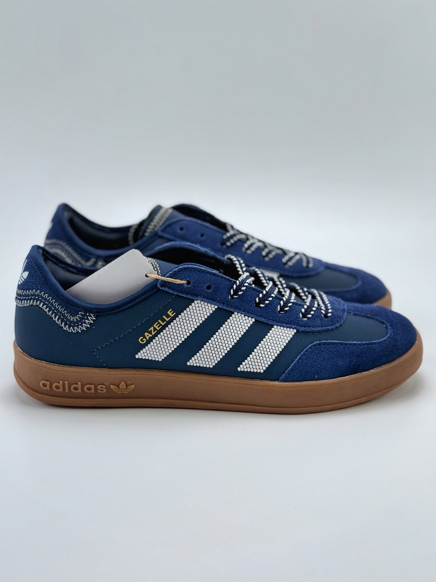 150 adidas Originals Gazelle x CLOT 蓝色 三叶草休闲防滑耐磨低帮板鞋  IH3725
