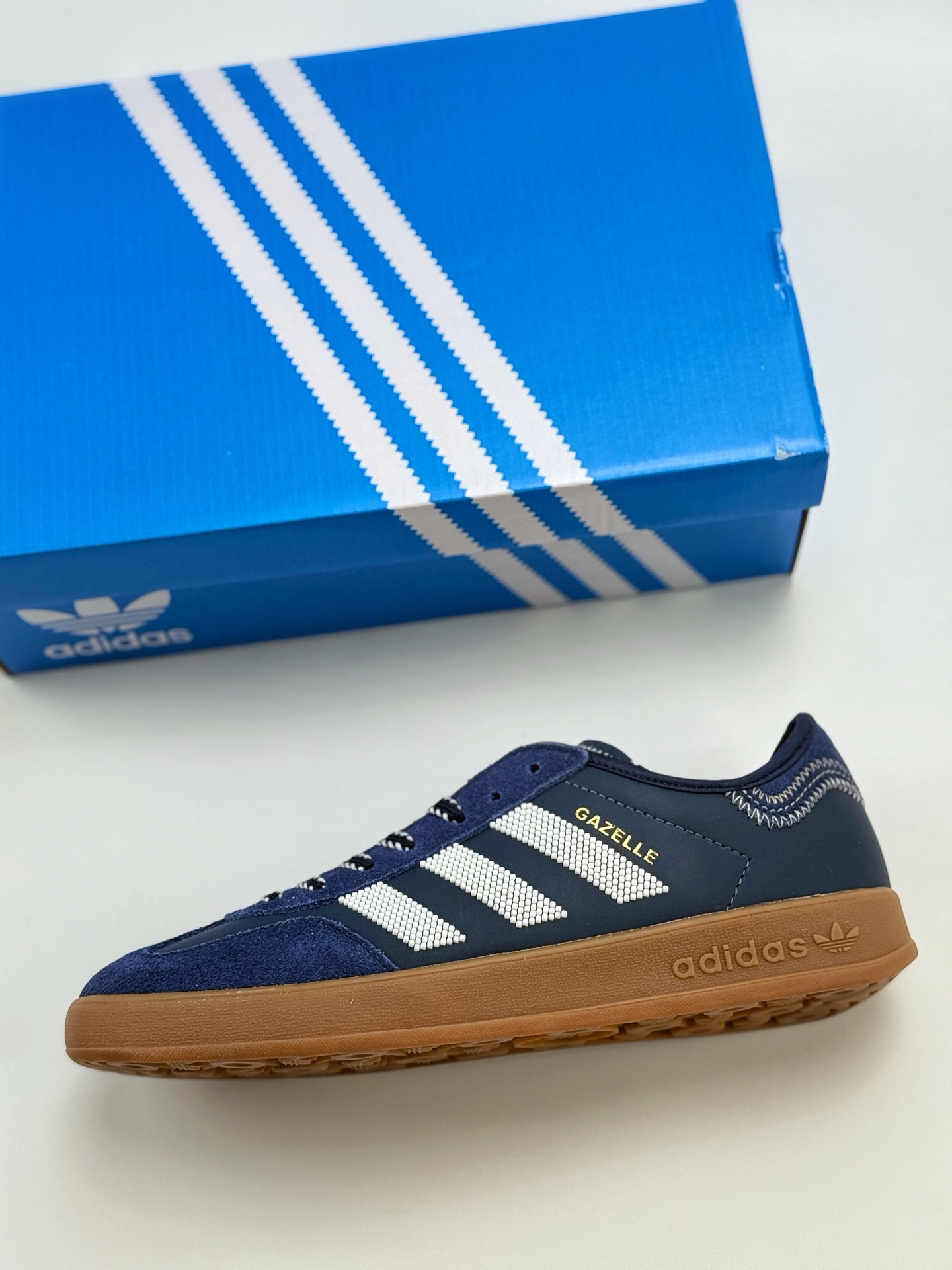 150 adidas Originals Gazelle x CLOT 蓝色 三叶草休闲防滑耐磨低帮板鞋  IH3725