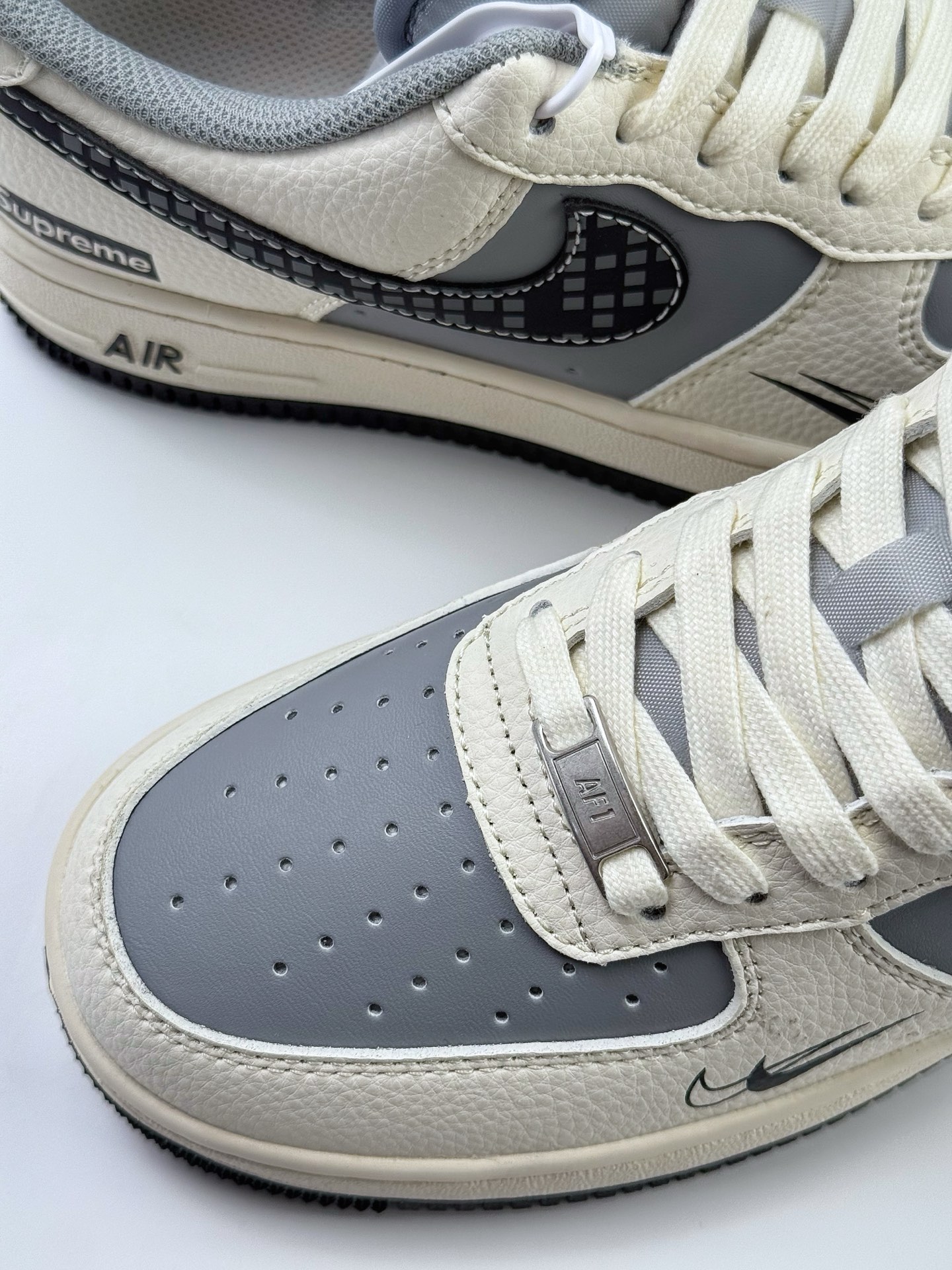 260 Nike Air Force 1 Low 07 x Supreme 白灰黑双小钩 XS1958-568