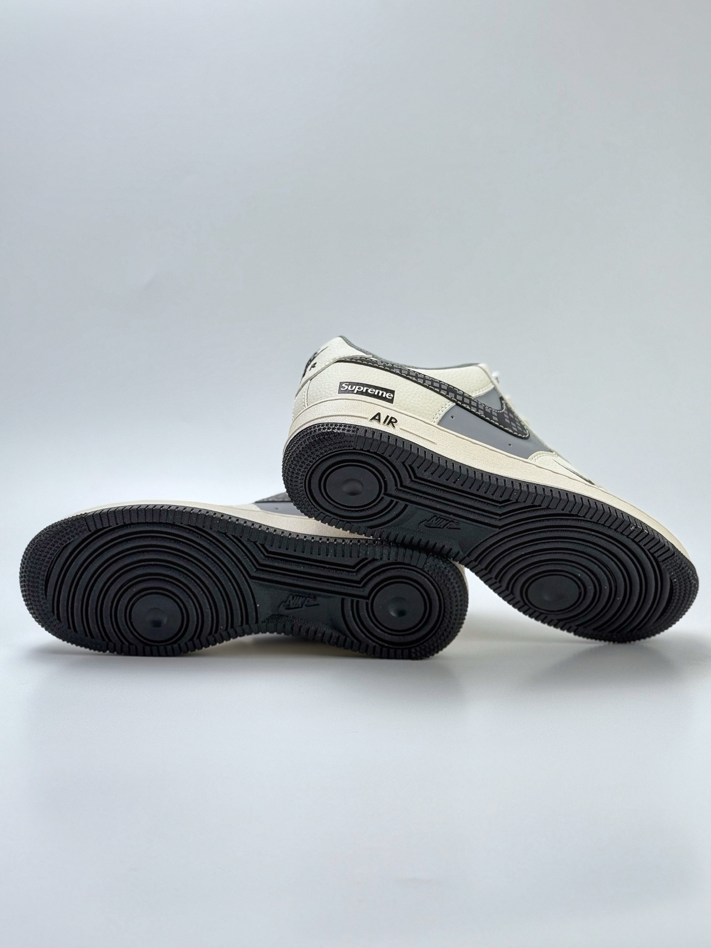 260 Nike Air Force 1 Low 07 x Supreme 白灰黑双小钩 XS1958-568