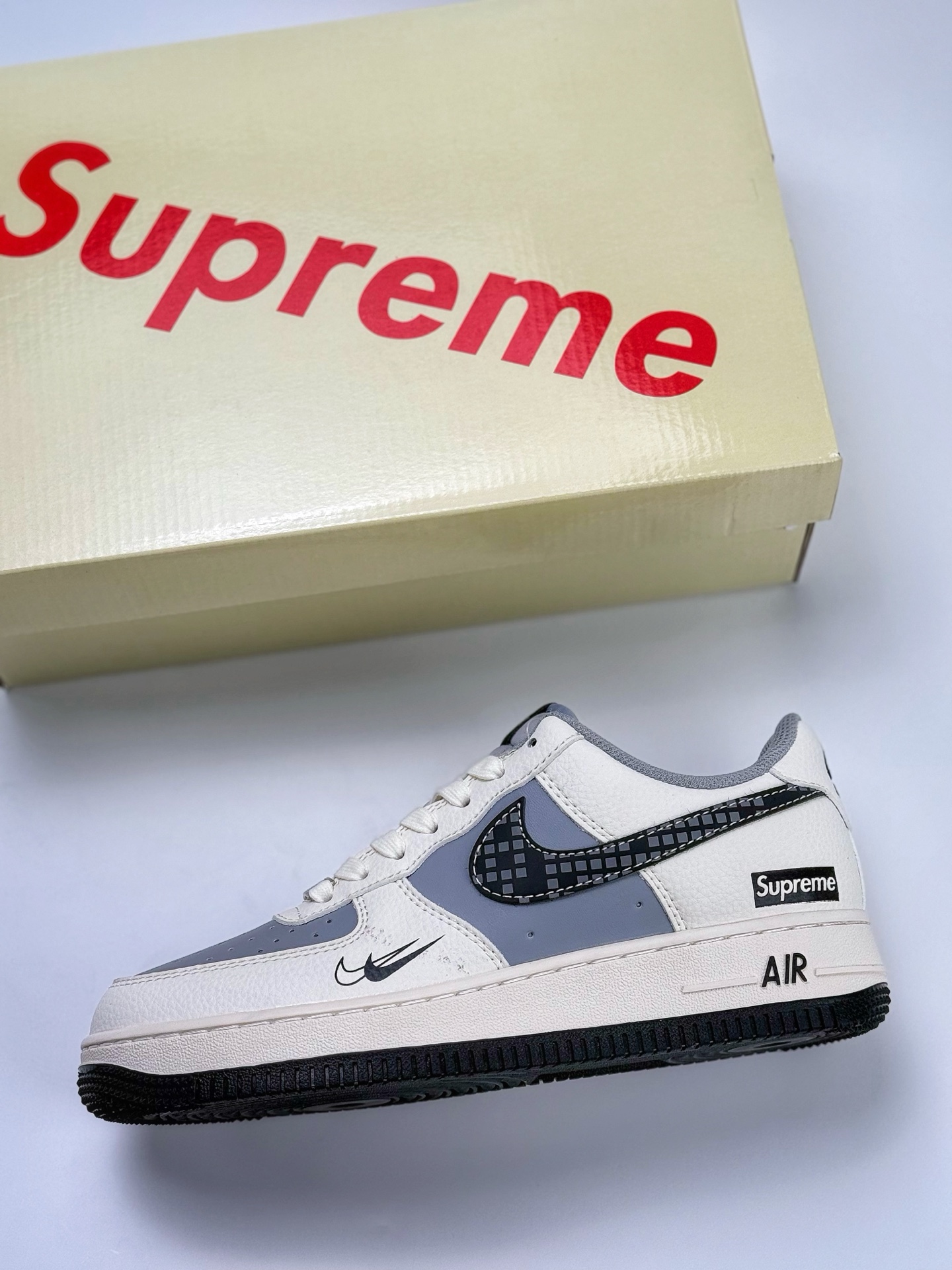 260 Nike Air Force 1 Low 07 x Supreme 白灰黑双小钩 XS1958-568