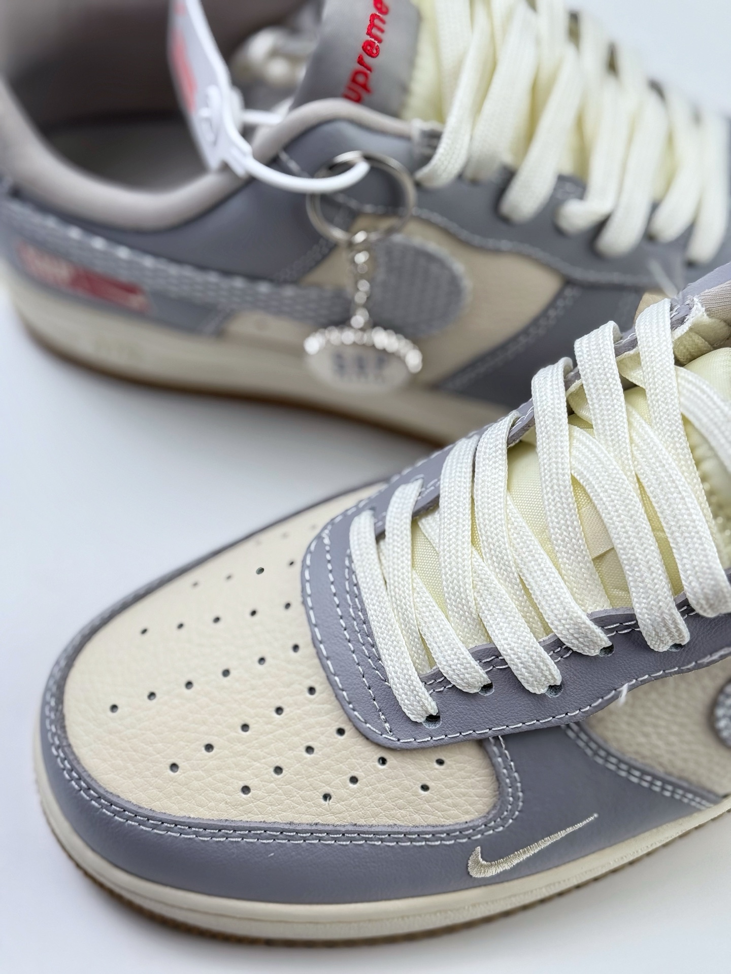260 Nike Air Force 1 Low 07 x Supreme 白蓝小钩  KK1988-075