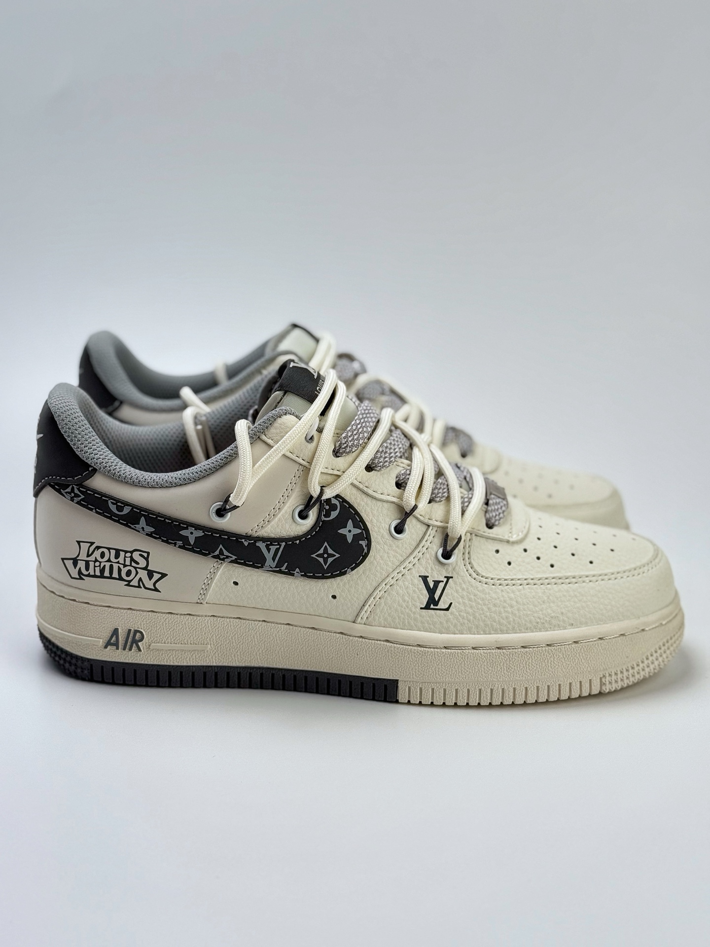 260 Nike Air Force 1 Low 07 x Louis Vuitton 白黑绑带满天星  DM6868-063