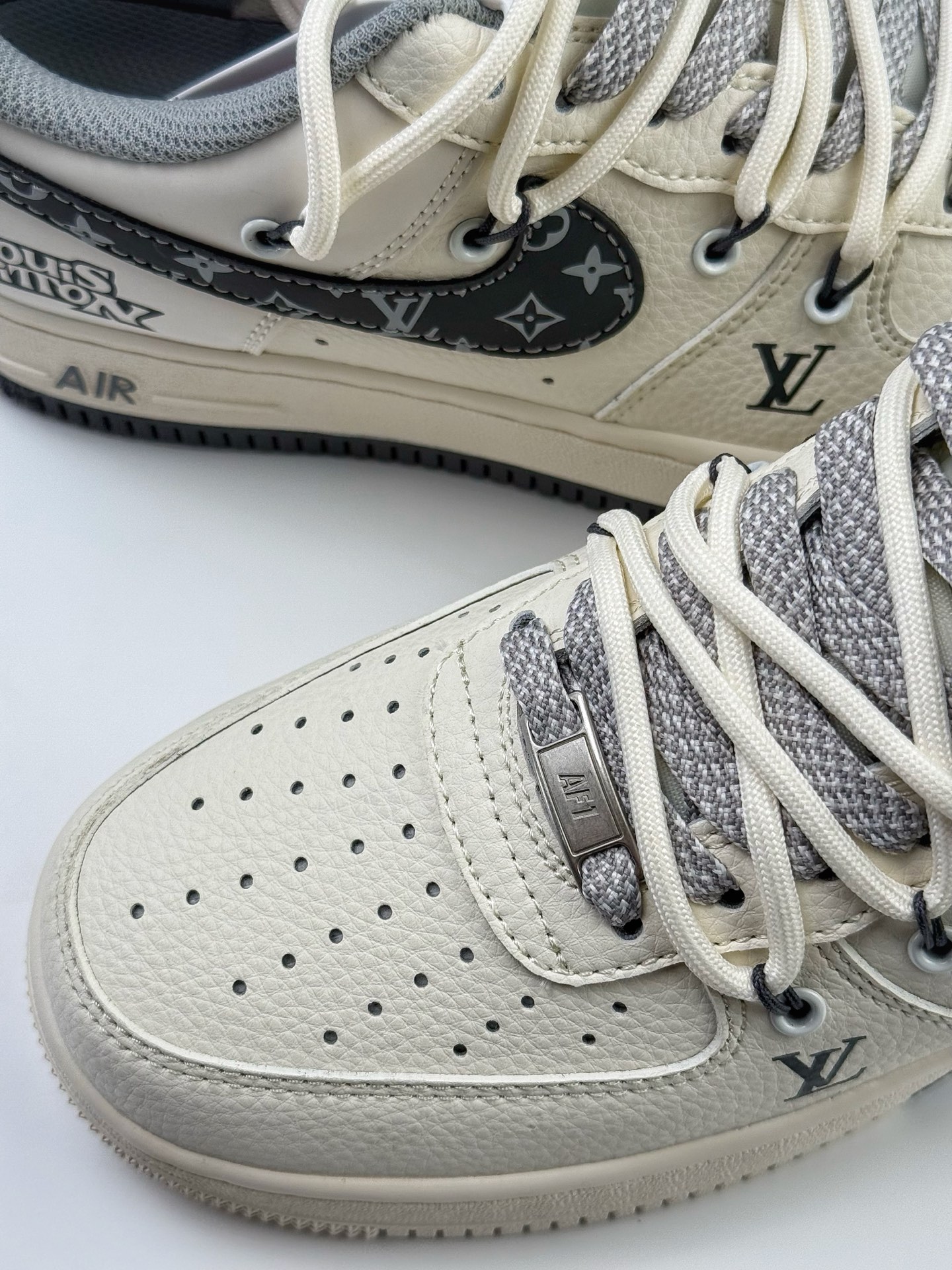 260 Nike Air Force 1 Low 07 x Louis Vuitton 白黑绑带满天星  DM6868-063