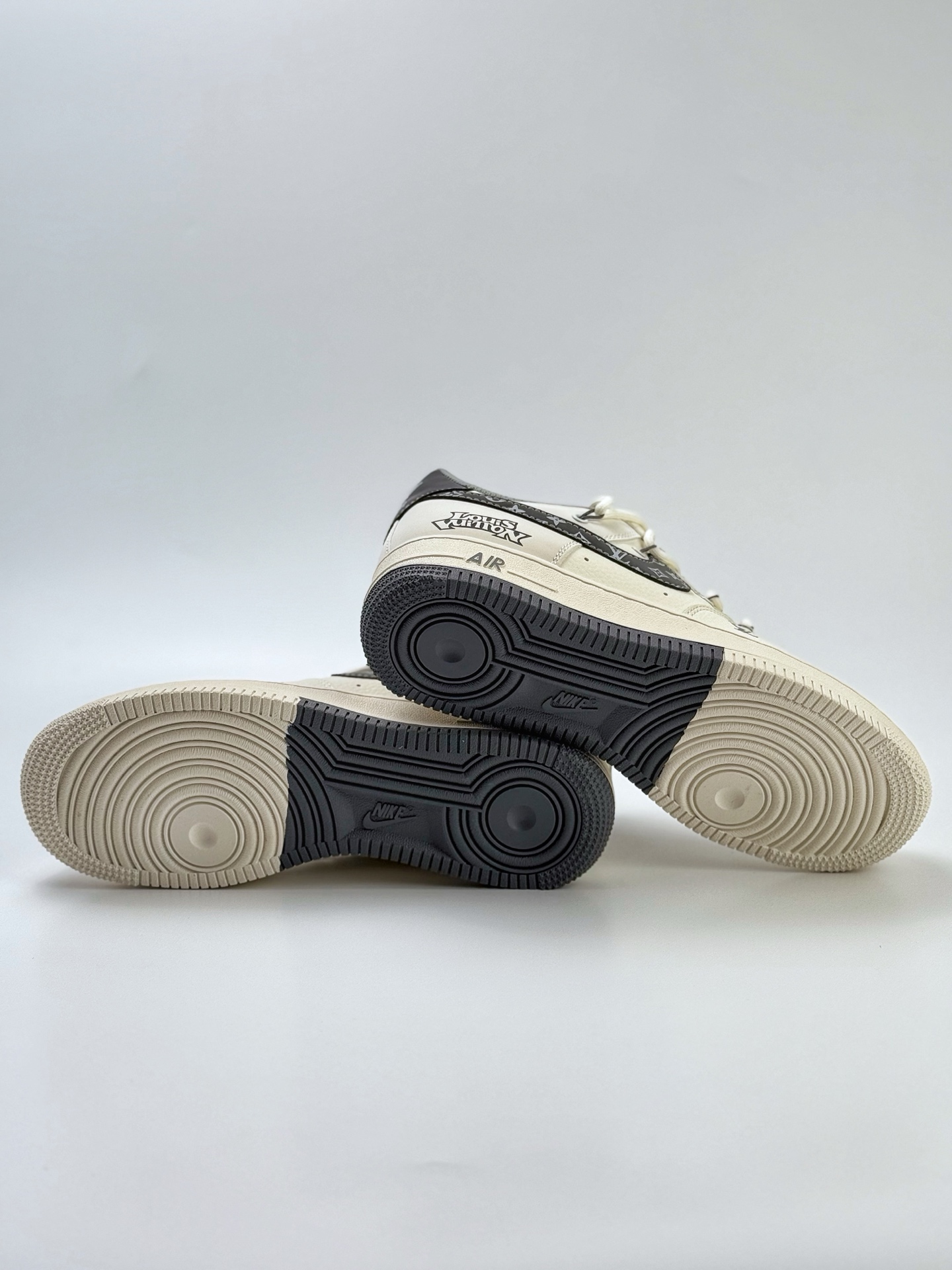 260 Nike Air Force 1 Low 07 x Louis Vuitton 白黑绑带满天星  DM6868-063