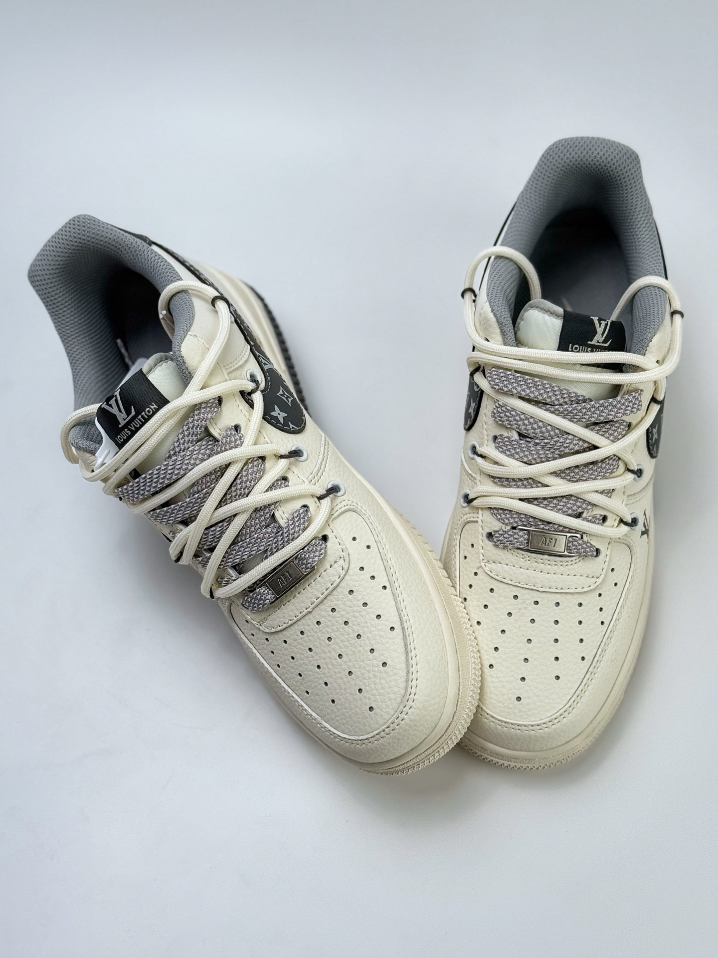 260 Nike Air Force 1 Low 07 x Louis Vuitton 白黑绑带满天星  DM6868-063