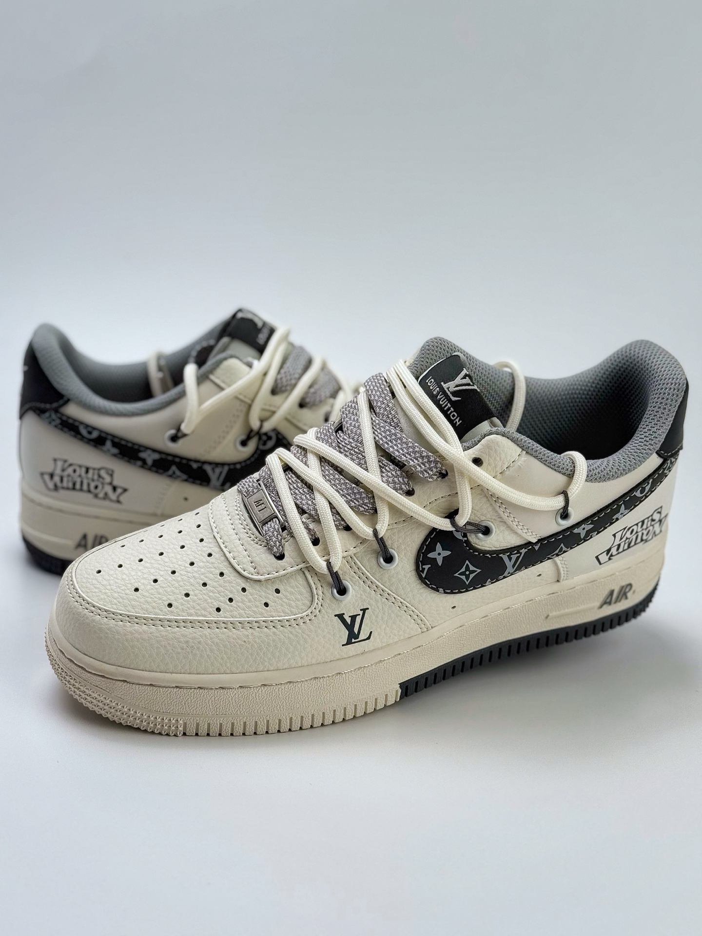 260 Nike Air Force 1 Low 07 x Louis Vuitton 白黑绑带满天星  DM6868-063