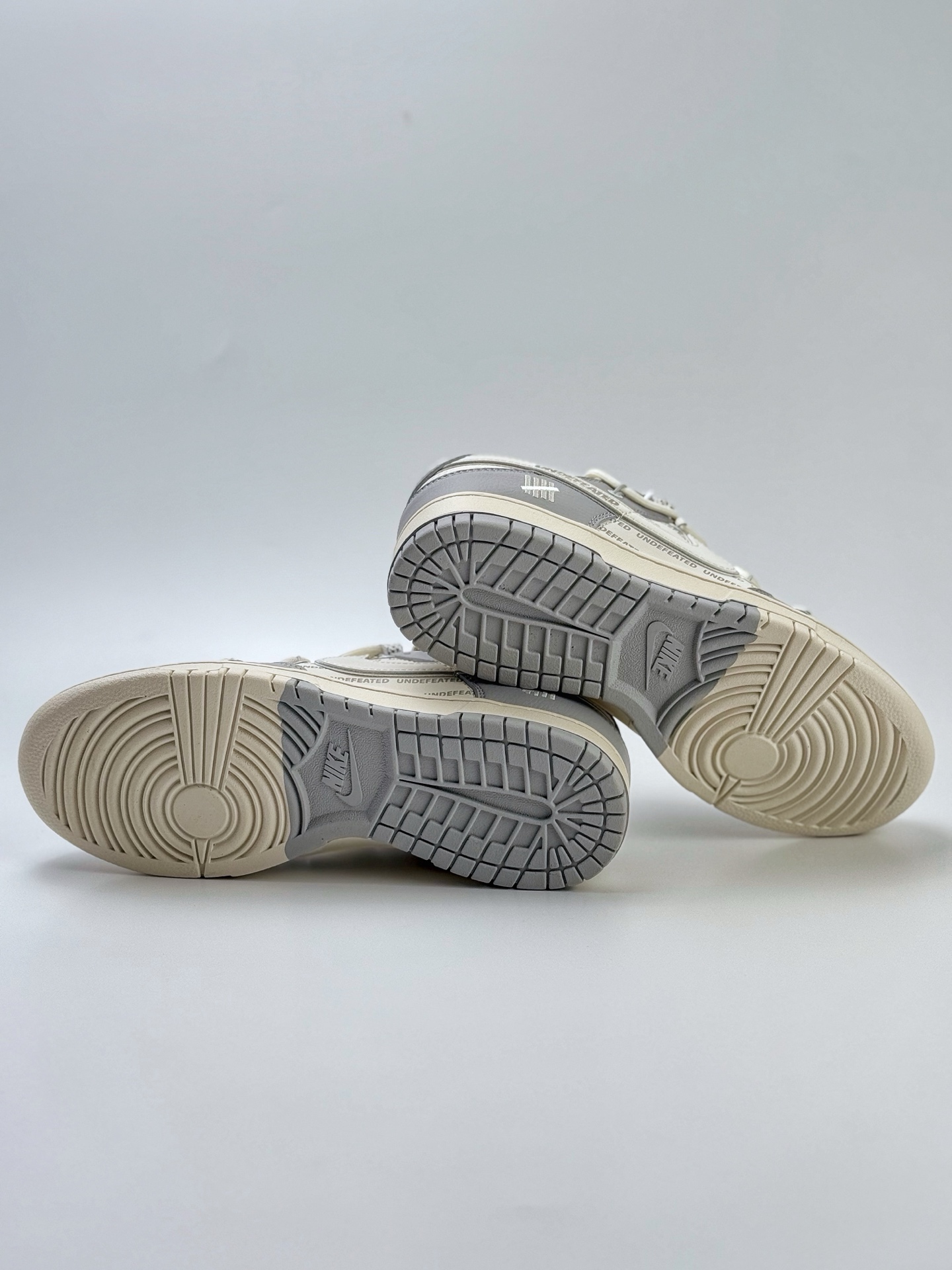 300 Nike SB Dunk Low x UNDEFEATED 白灰绑带满天星  DM6868-079