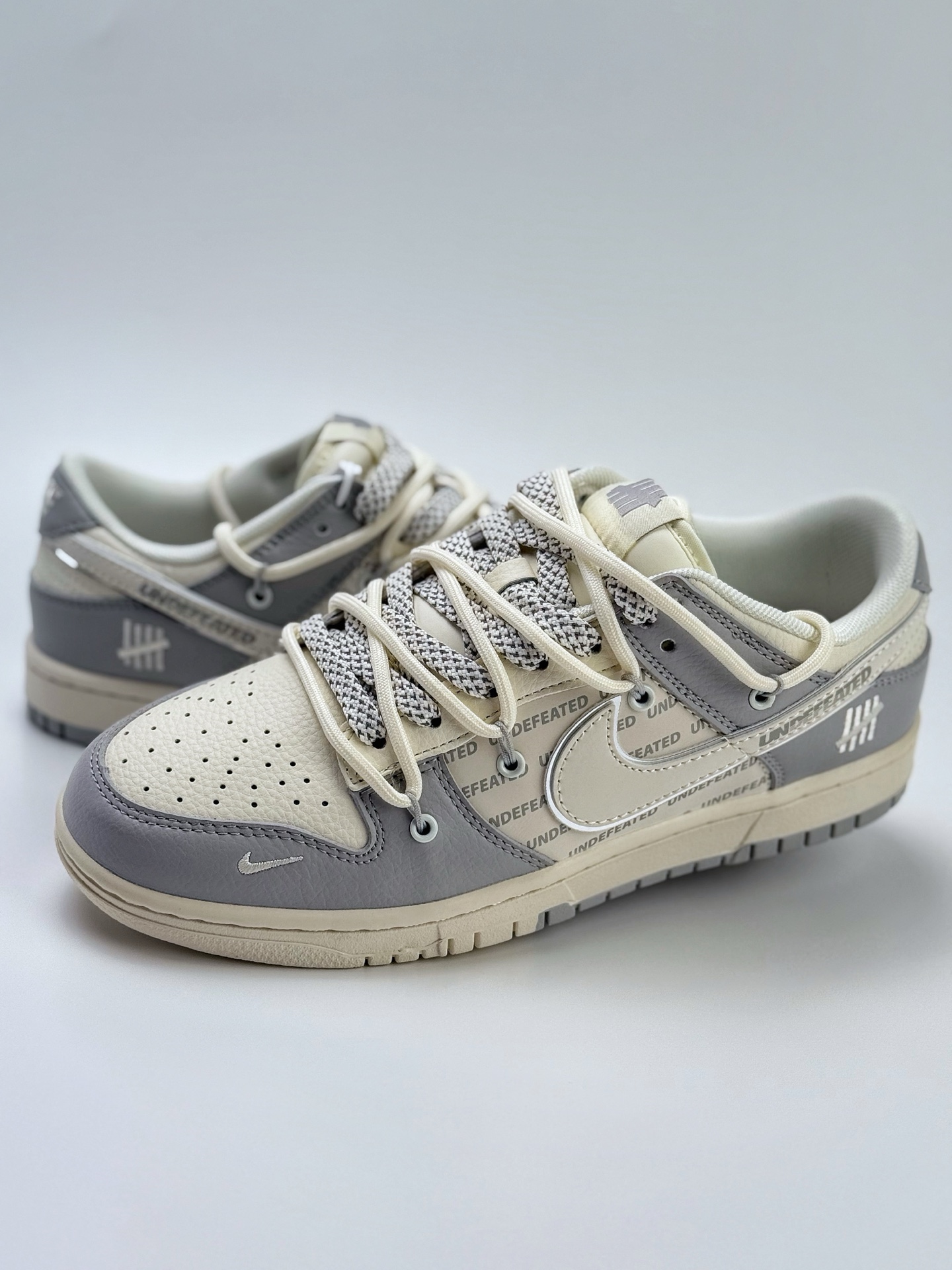 300 Nike SB Dunk Low x UNDEFEATED 白灰绑带满天星  DM6868-079