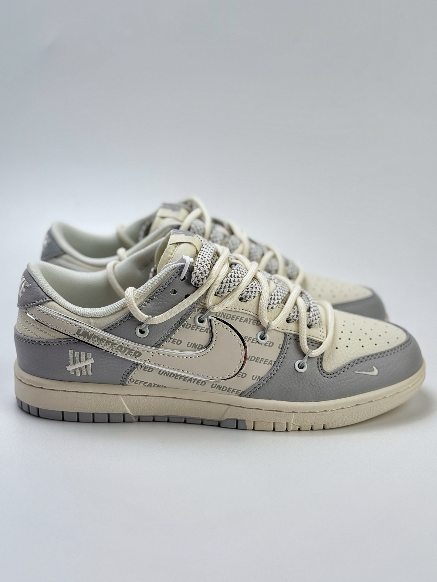 300 Nike SB Dunk Low x UNDEFEATED 白灰绑带满天星  DM6868-079