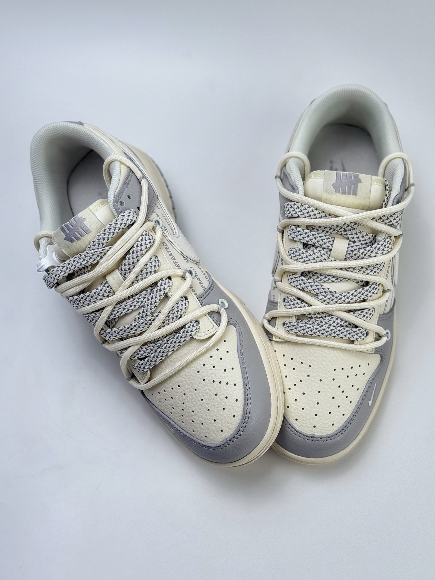 300 Nike SB Dunk Low x UNDEFEATED 白灰绑带满天星  DM6868-079