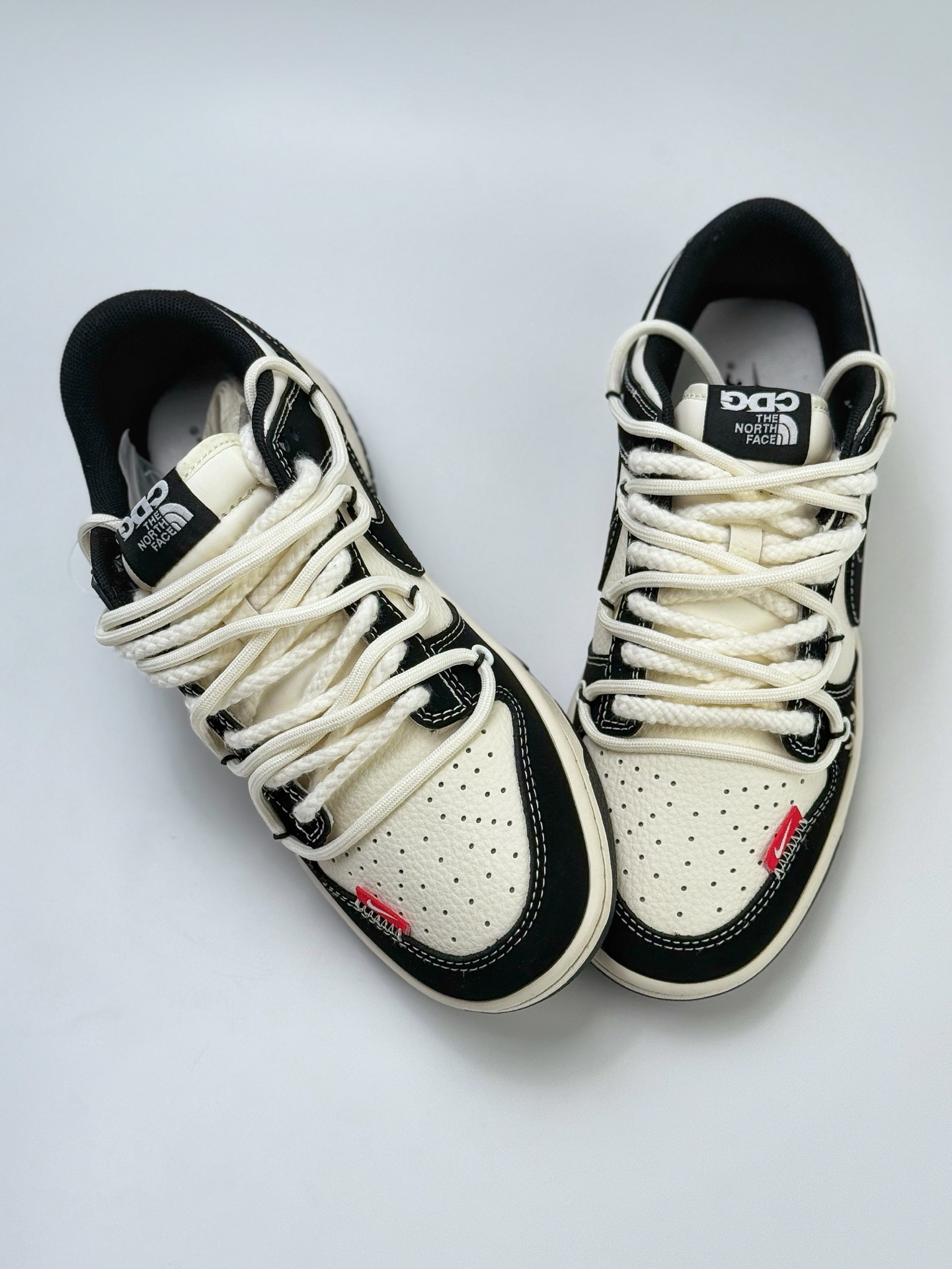 300 Nike SB Dunk Low x The North Face x CDG 黑白麻绳绑带 YX5066-287