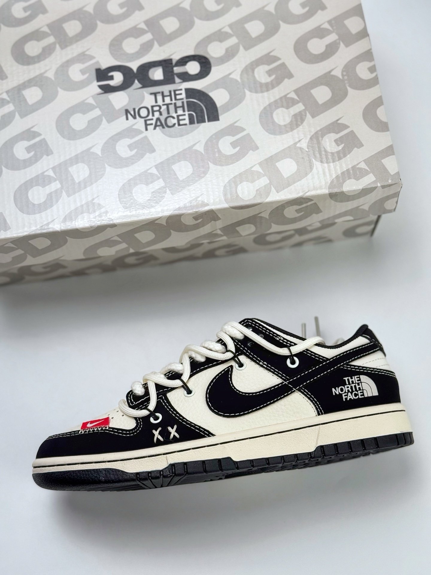 300 Nike SB Dunk Low x The North Face x CDG 黑白麻绳绑带 YX5066-287